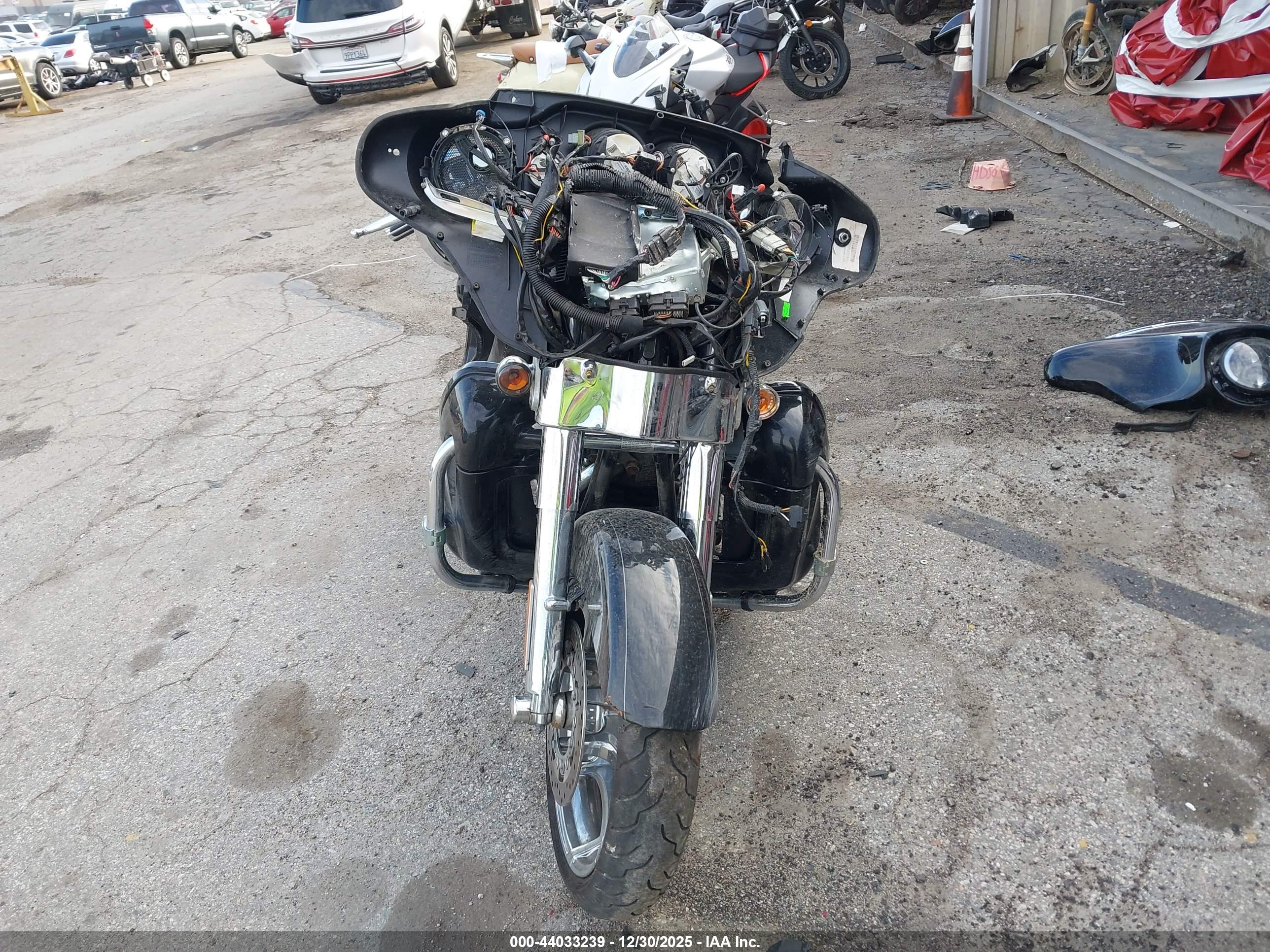 HARLEY-DAVIDSON FLHXSE3 image 5