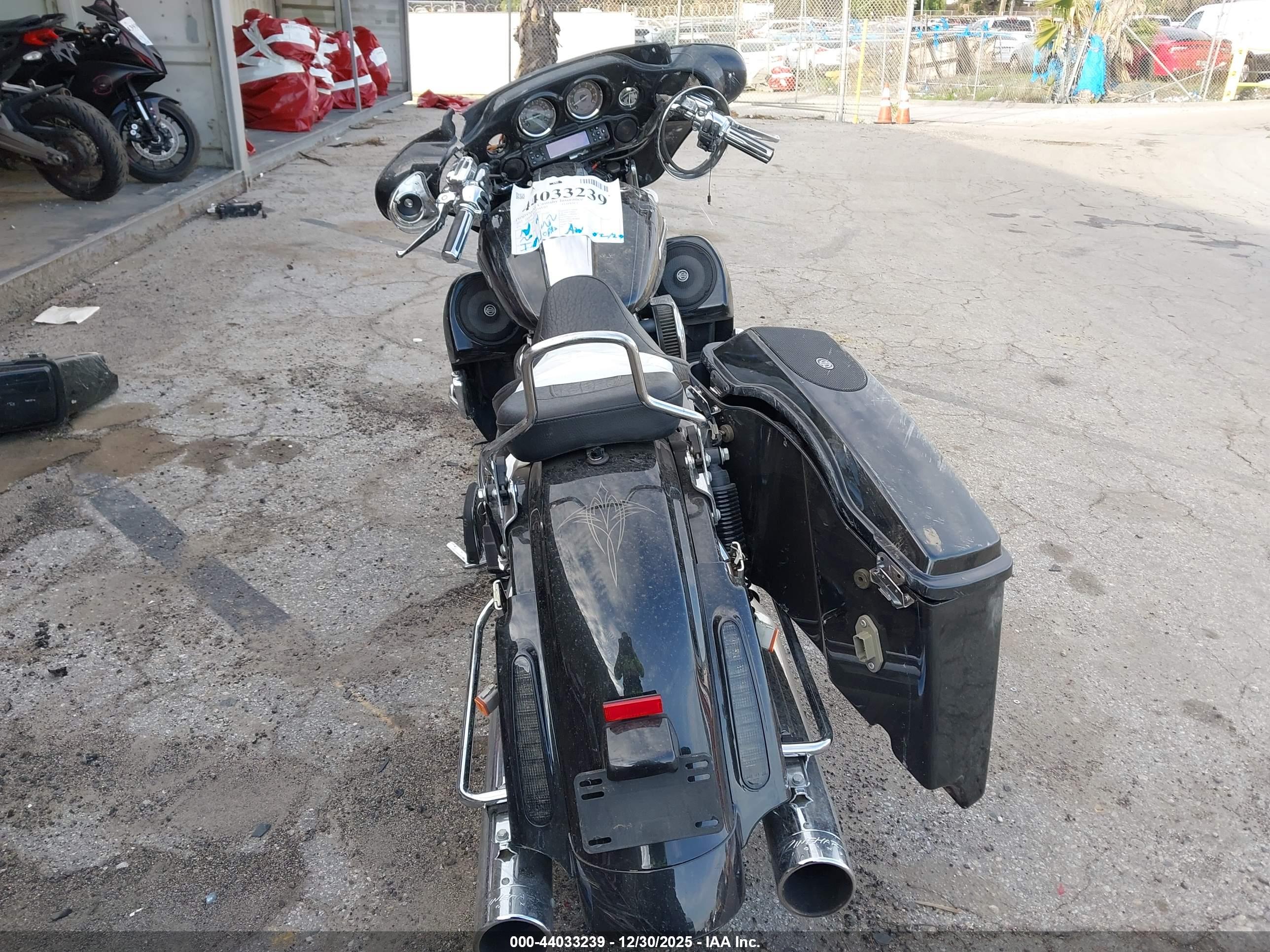 HARLEY-DAVIDSON FLHXSE3 image 6