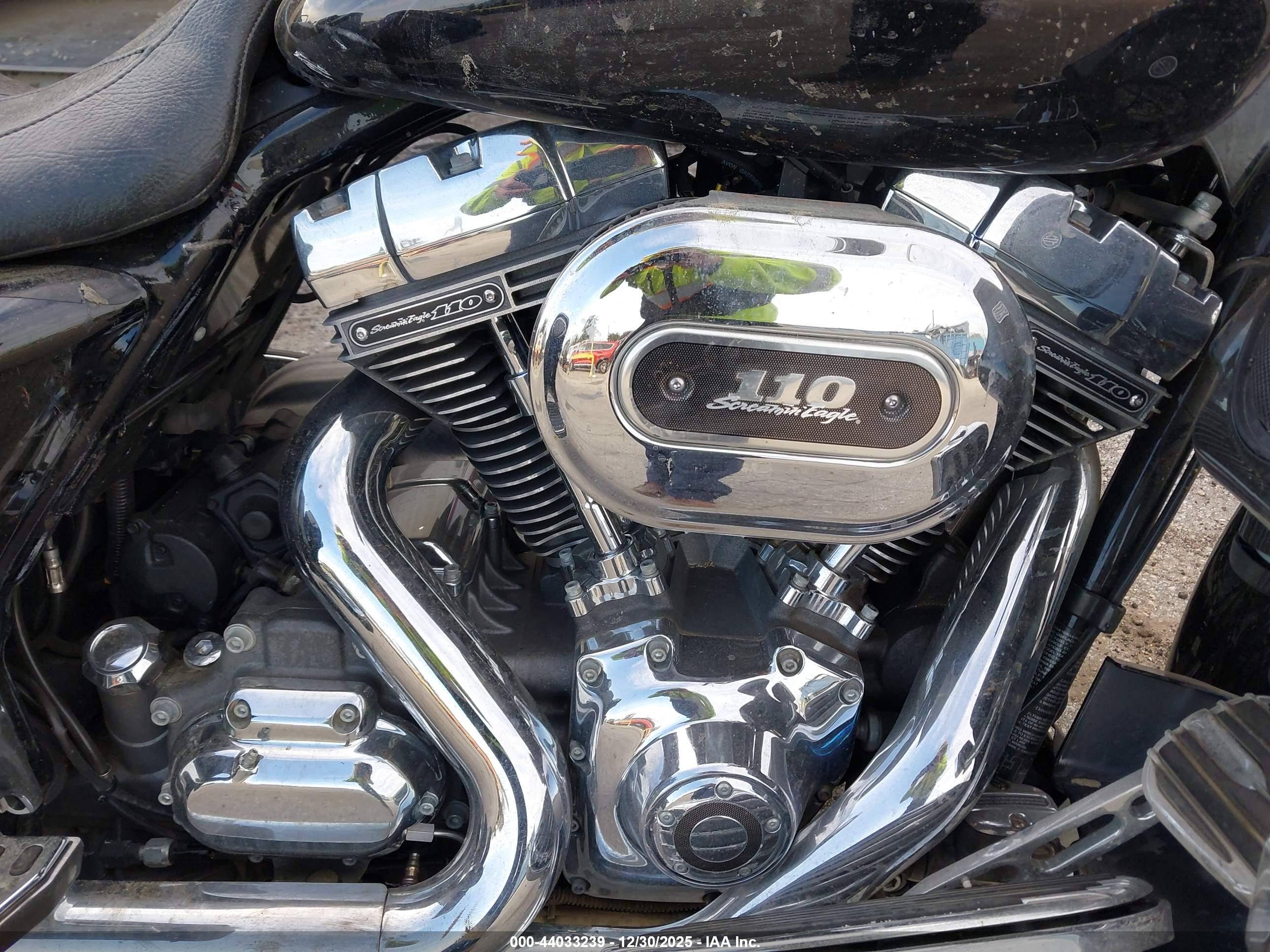 HARLEY-DAVIDSON FLHXSE3 image 8