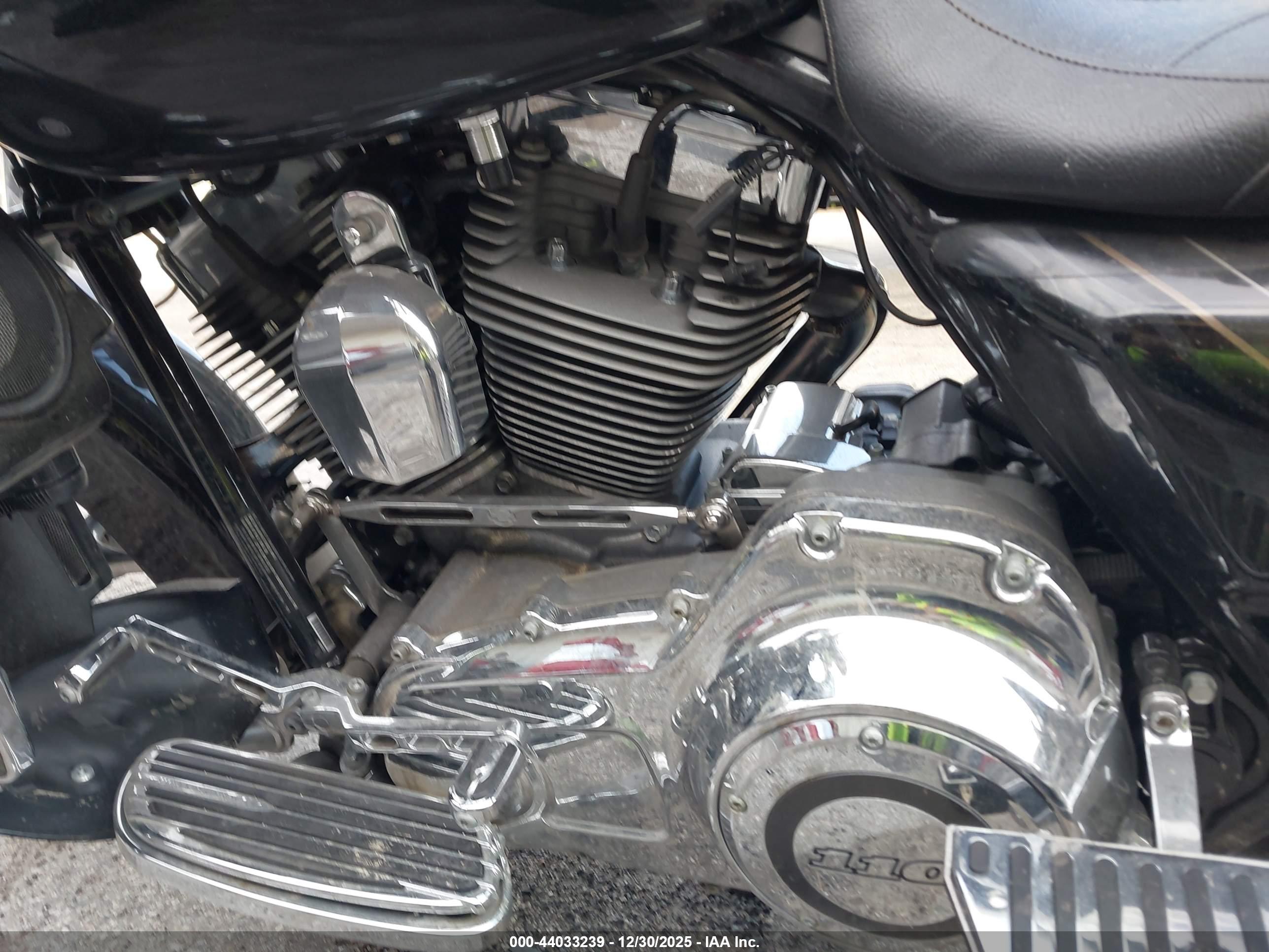 HARLEY-DAVIDSON FLHXSE3 image 9