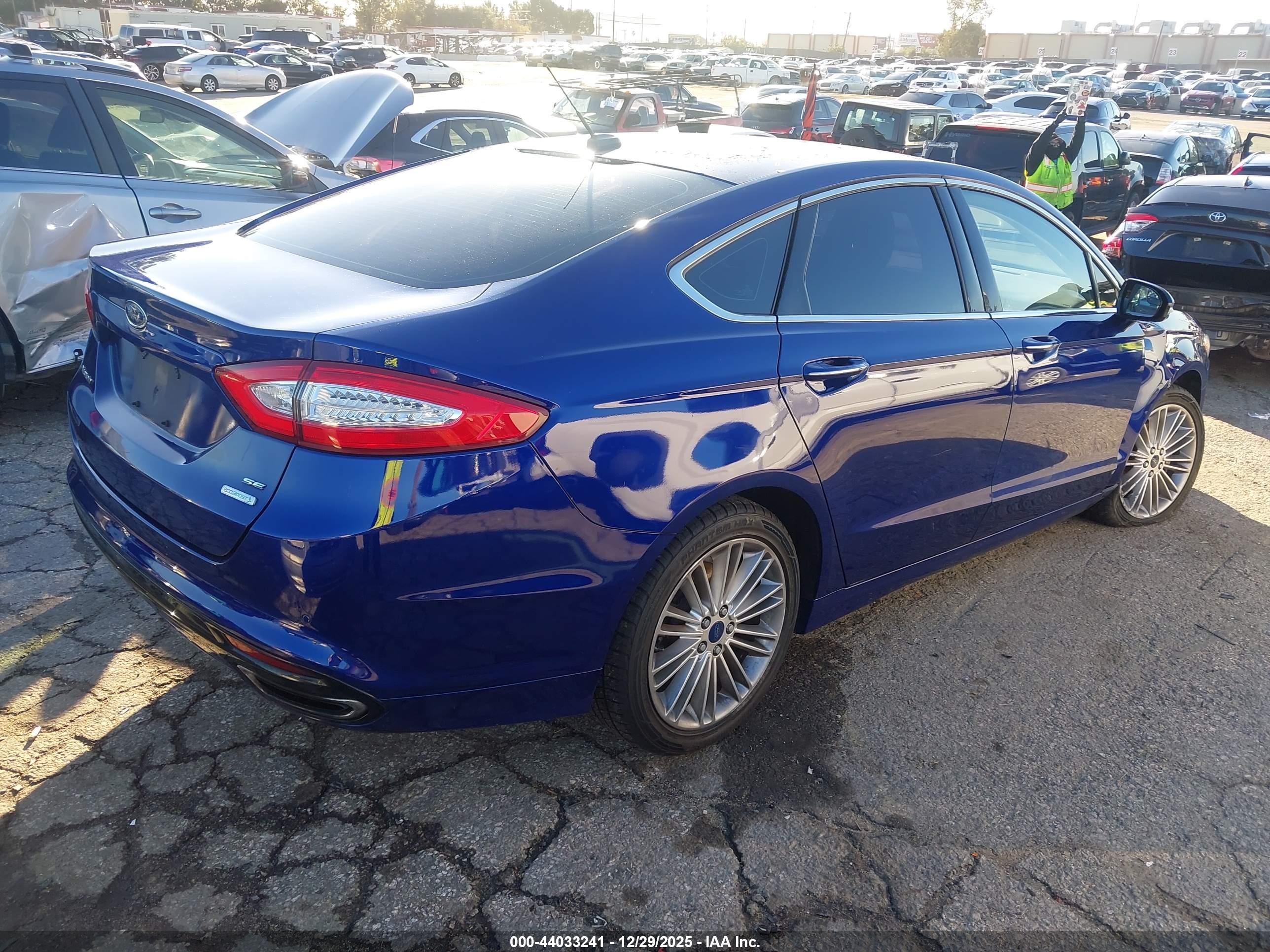 FORD FUSION image 4
