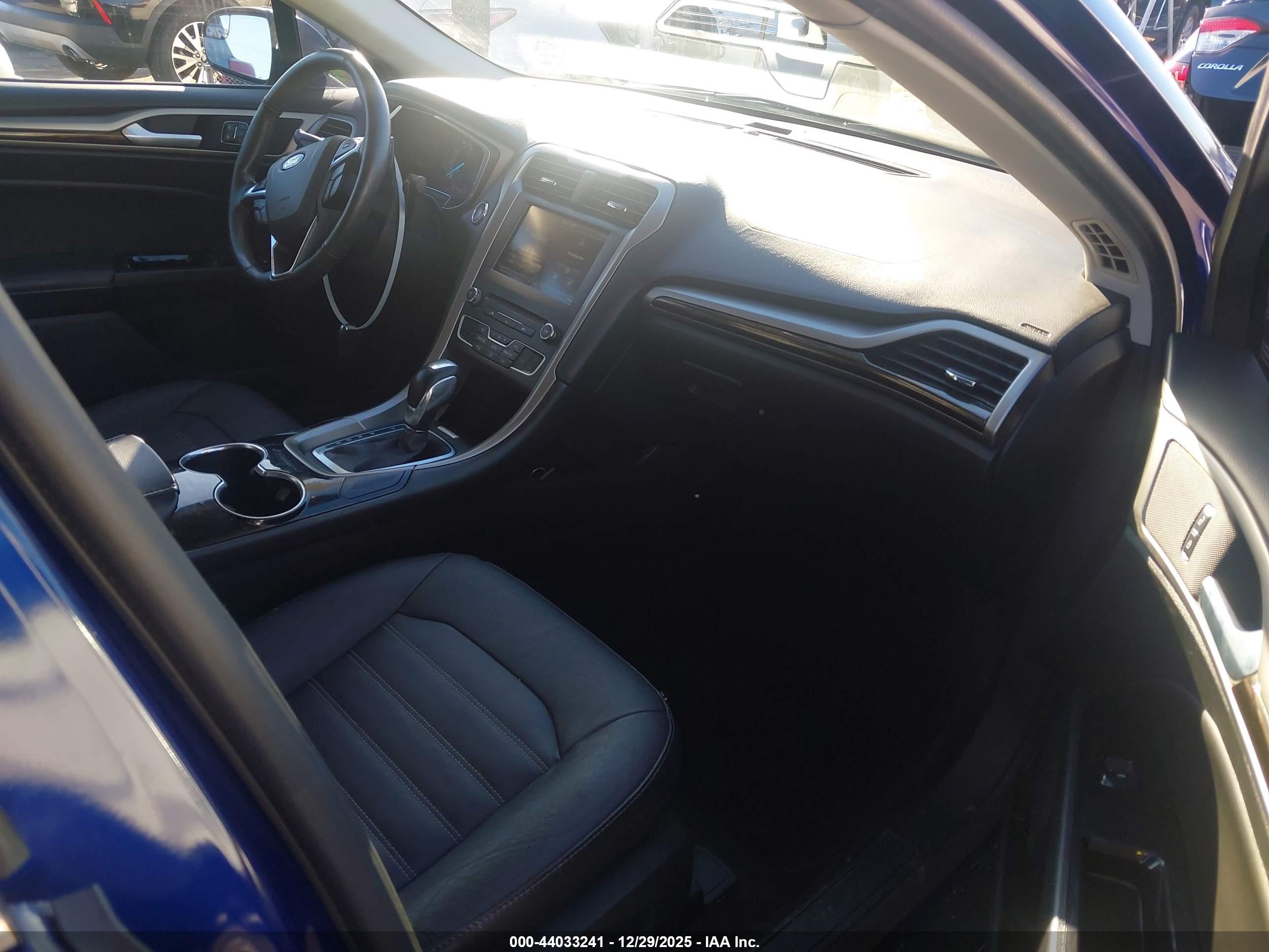 FORD FUSION image 5