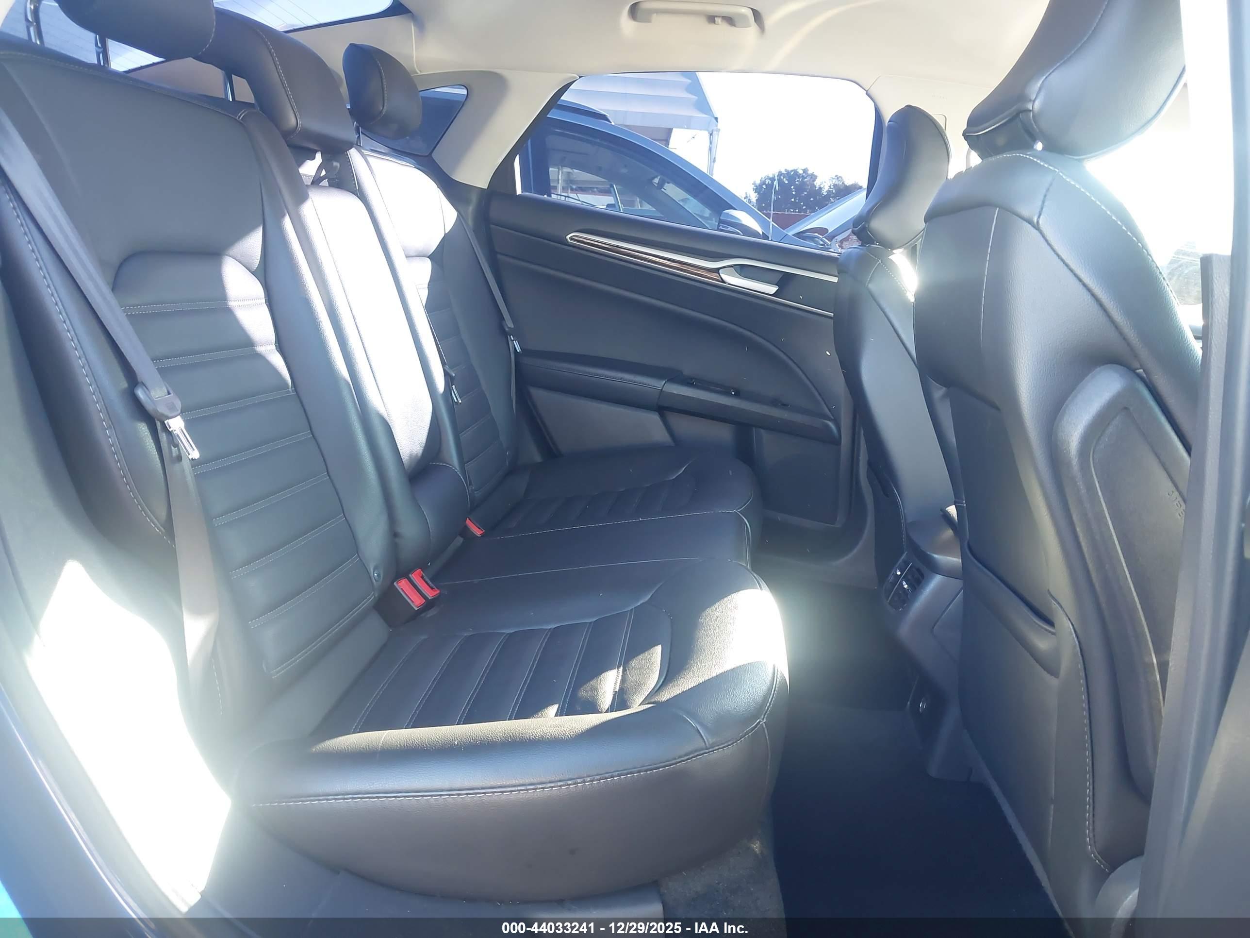 FORD FUSION image 8