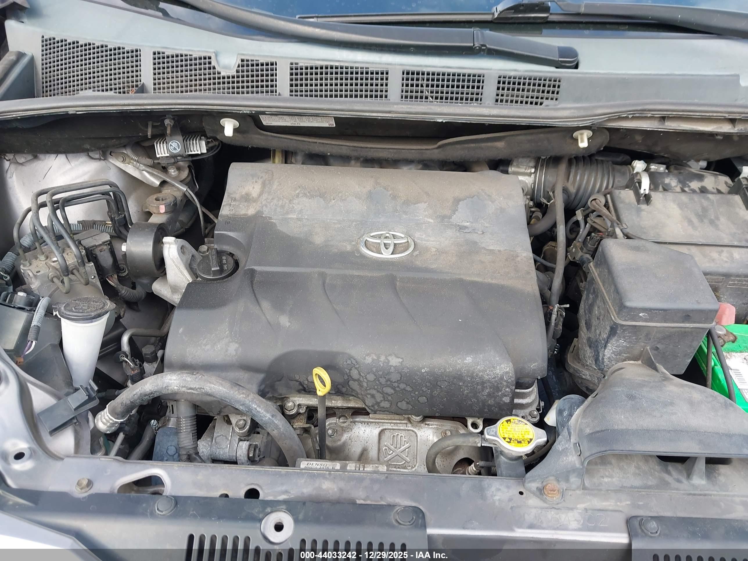 TOYOTA SIENNA image 10