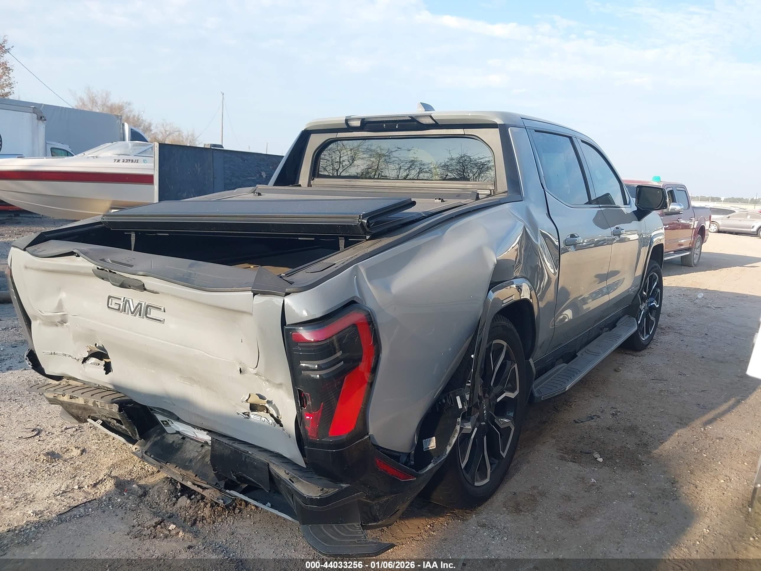 GMC SIERRA image 4