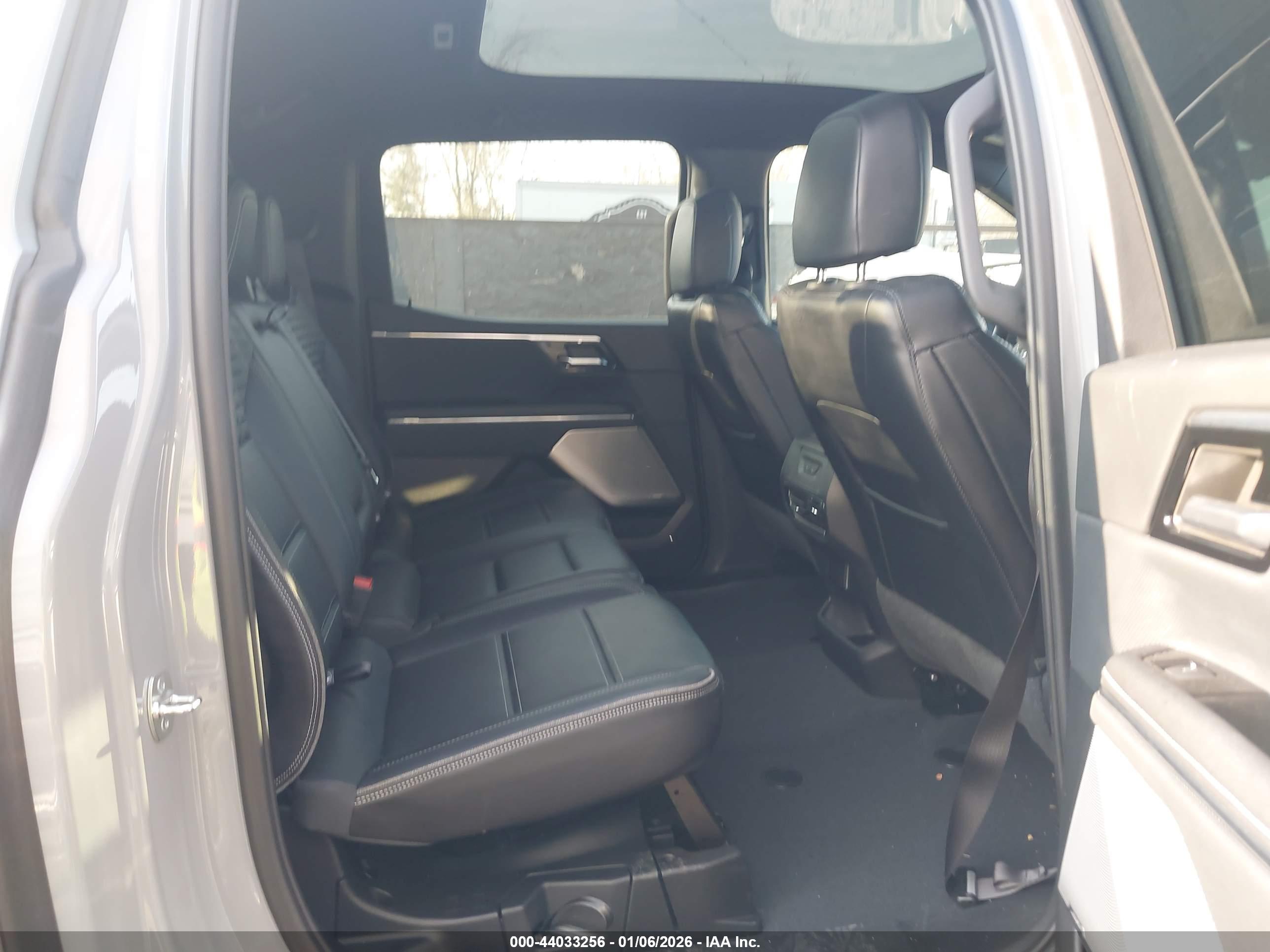 GMC SIERRA image 8