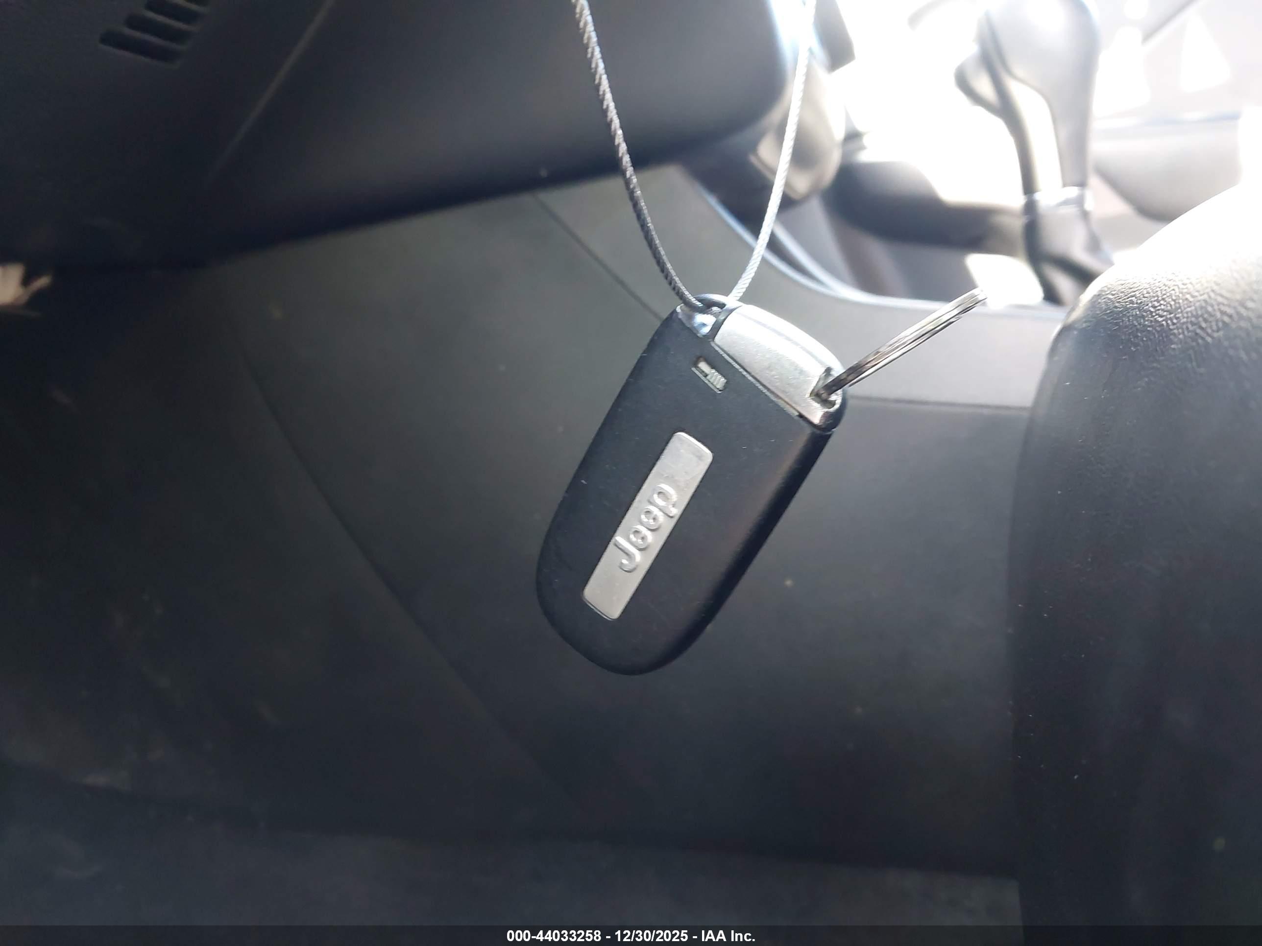 JEEP CHEROKEE image 11