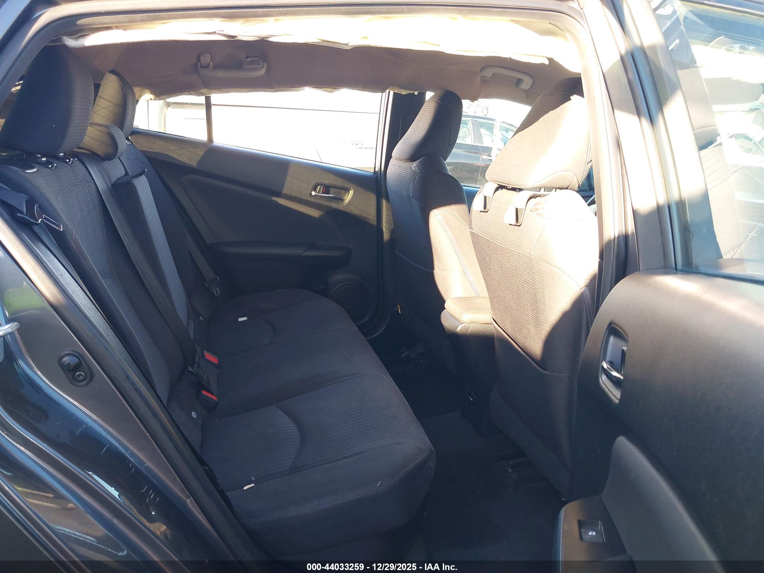 TOYOTA PRIUS image 8
