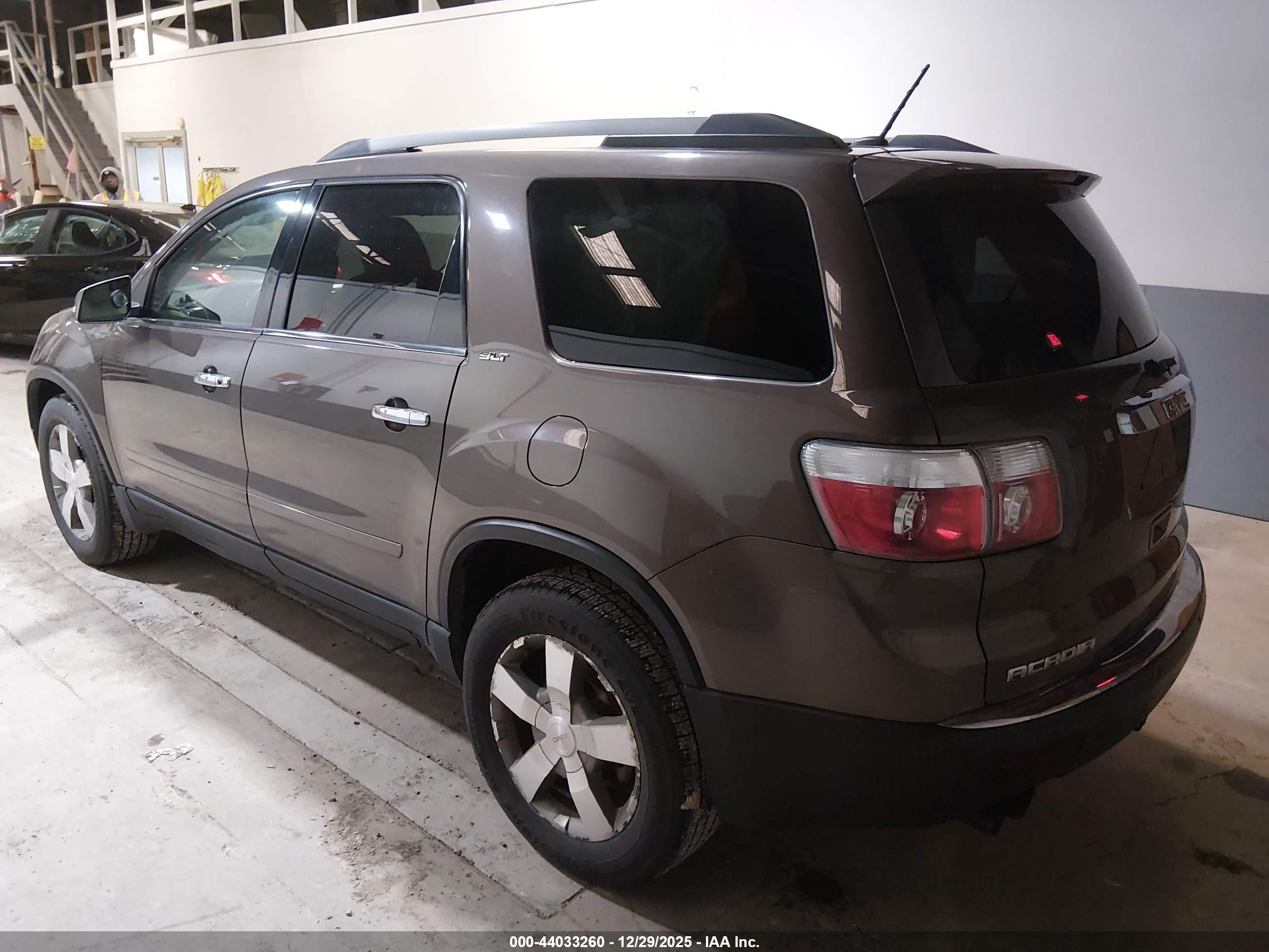 GMC ACADIA image 3