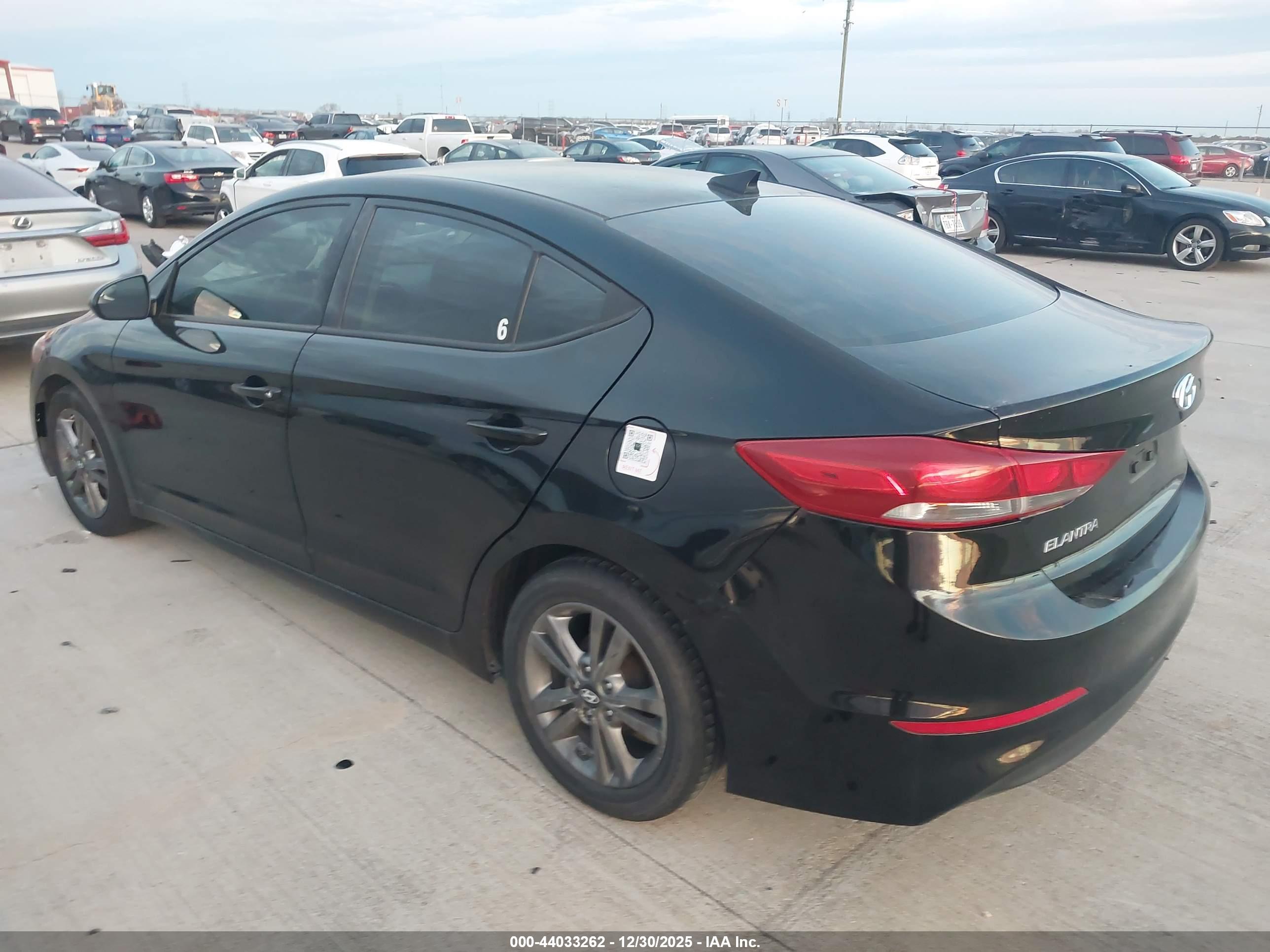 HYUNDAI ELANTRA image 3