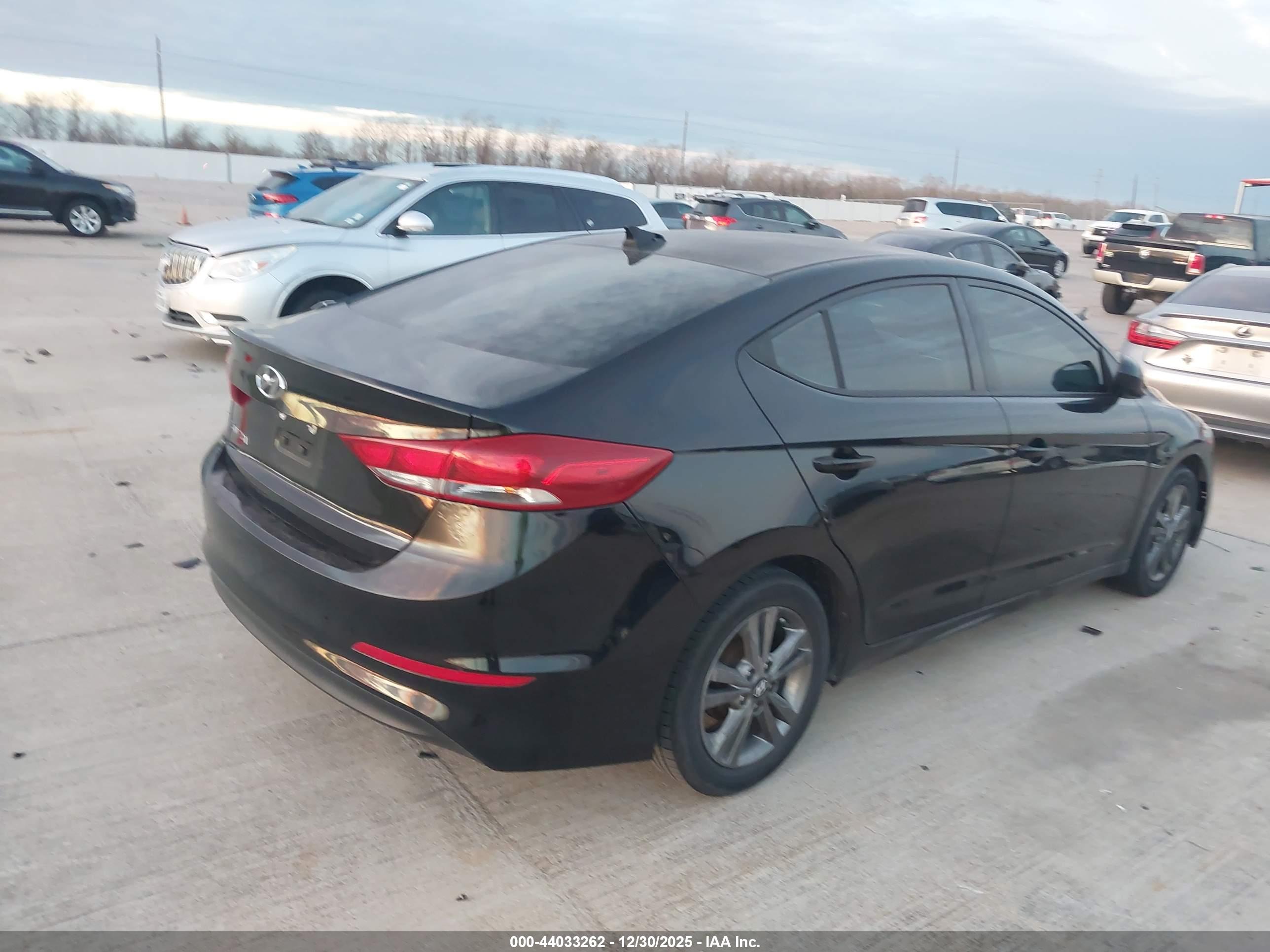 HYUNDAI ELANTRA image 4