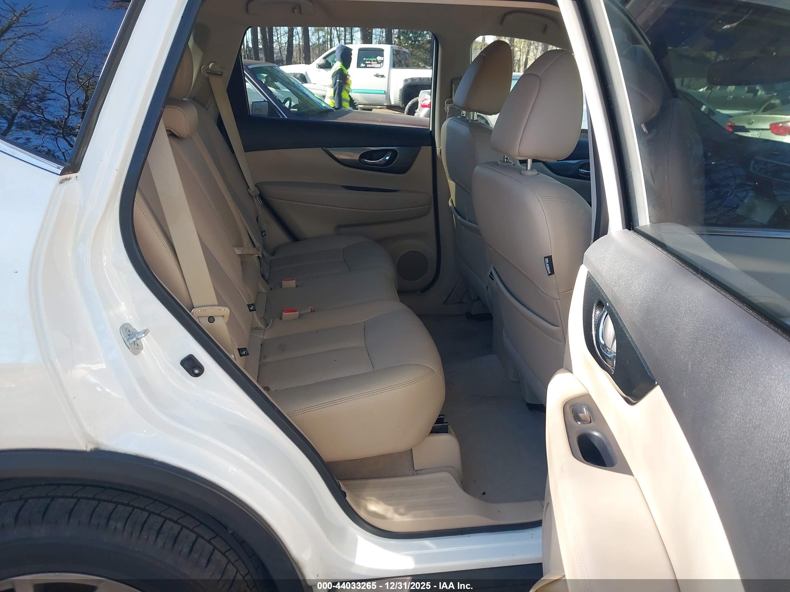 NISSAN ROGUE image 8
