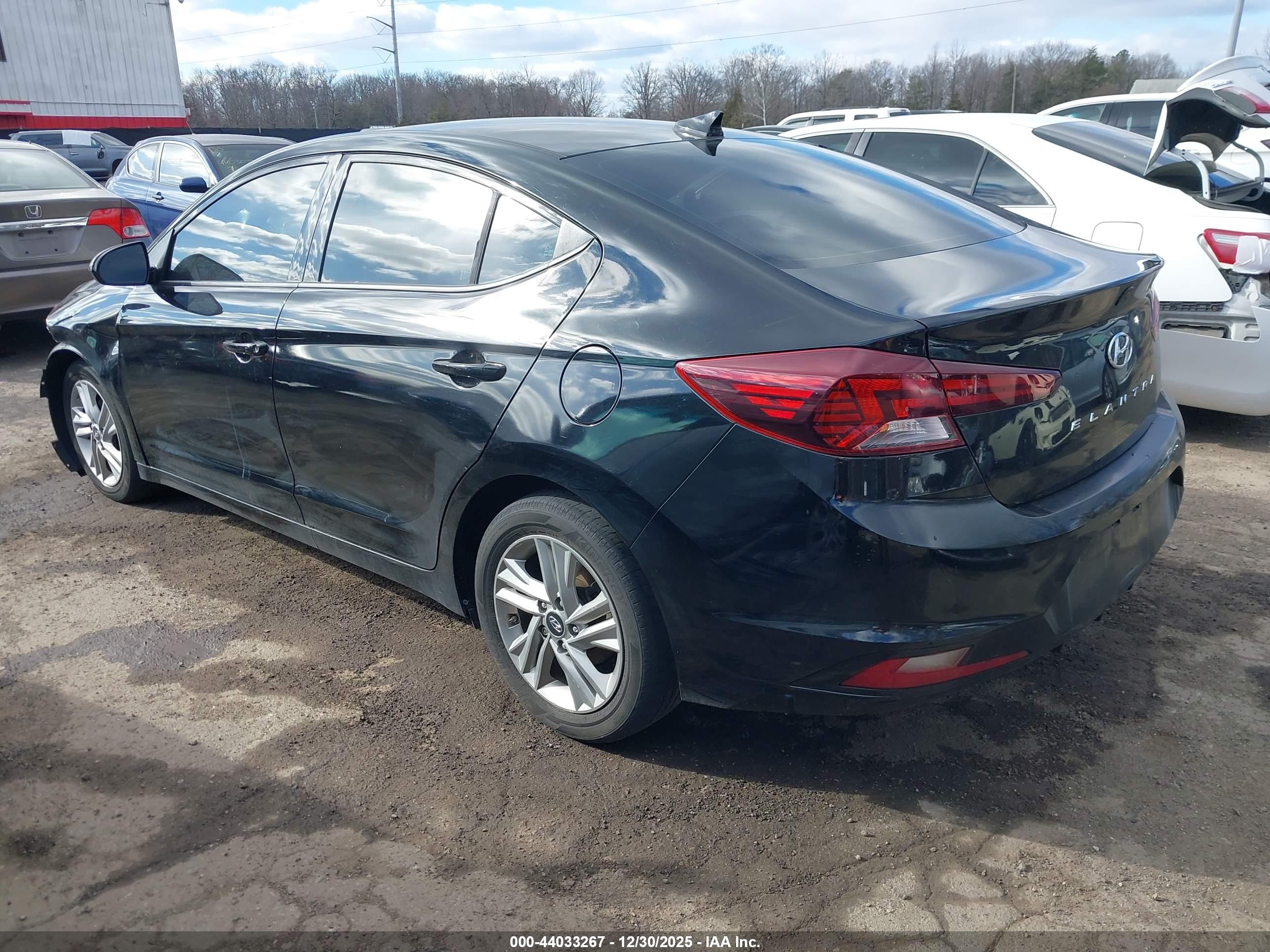 HYUNDAI ELANTRA image 3
