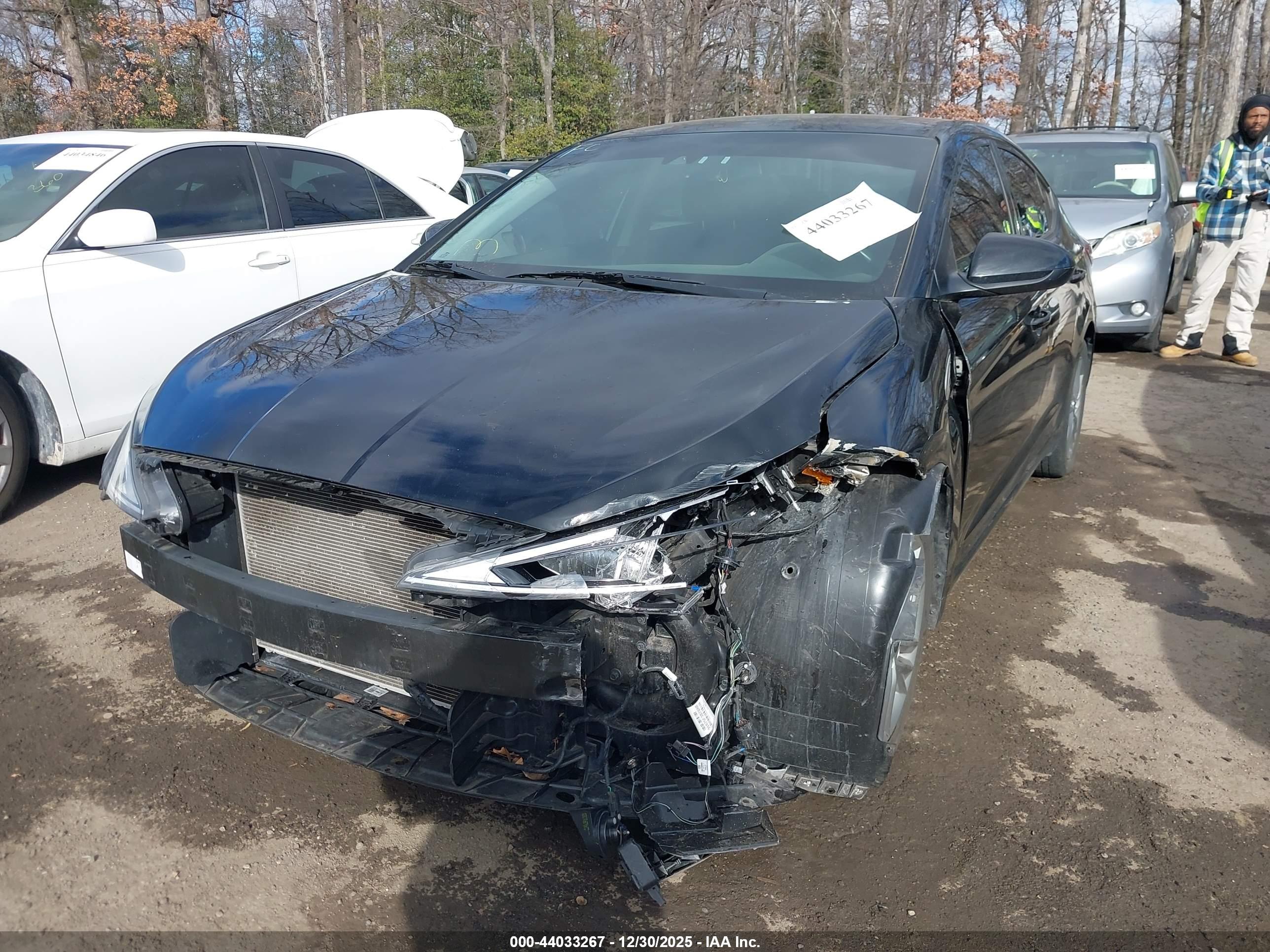 HYUNDAI ELANTRA image 6