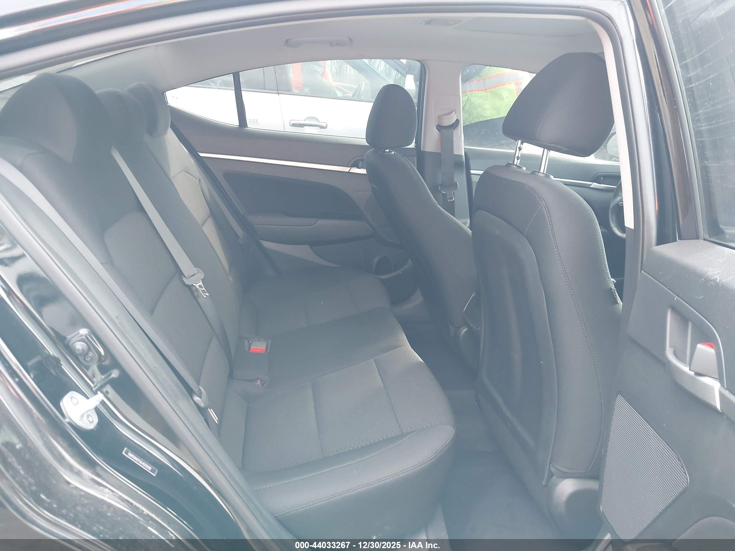 HYUNDAI ELANTRA image 8