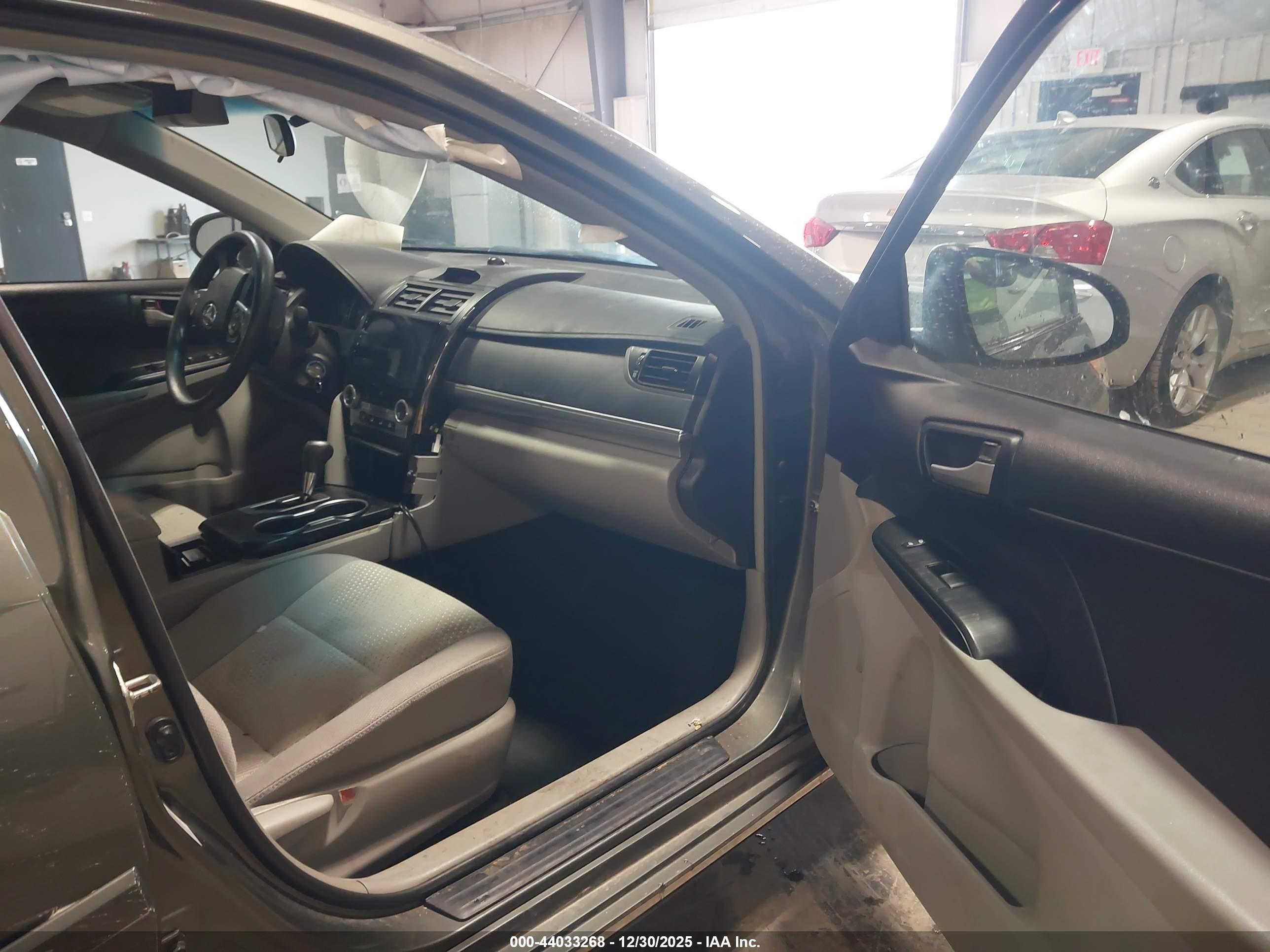 TOYOTA CAMRY image 5