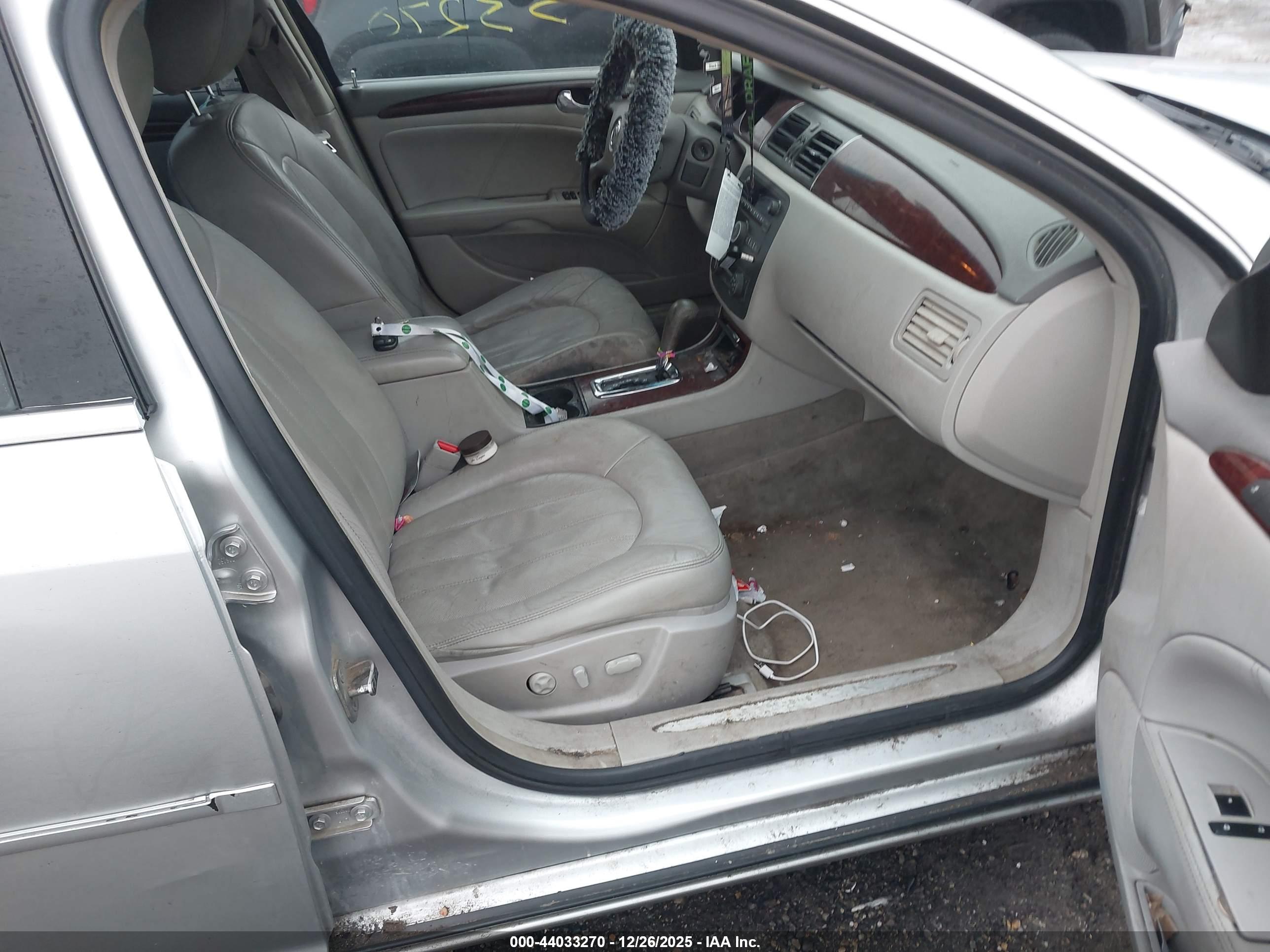 BUICK LUCERNE image 5