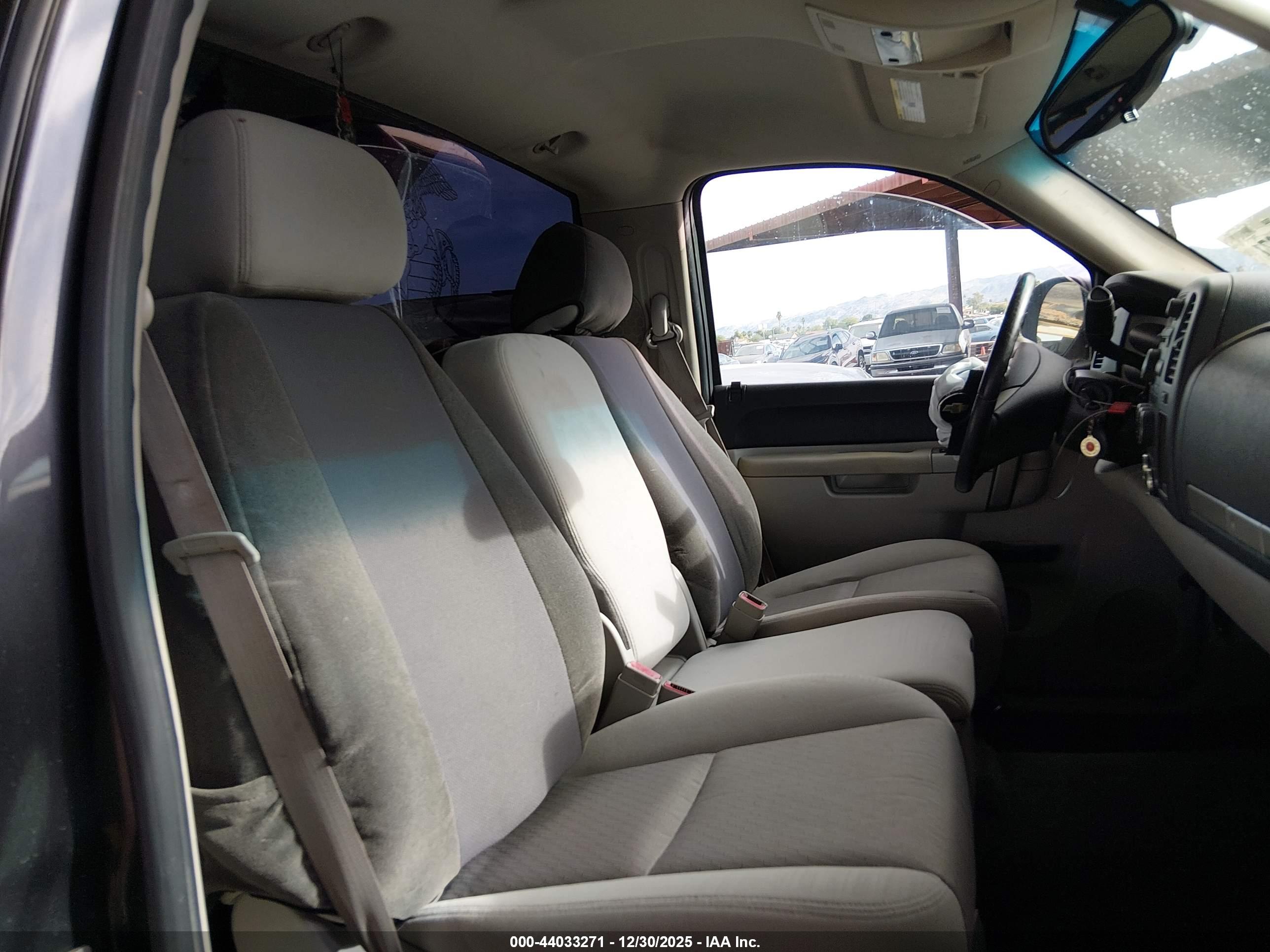 CHEVROLET SILVERADO image 8