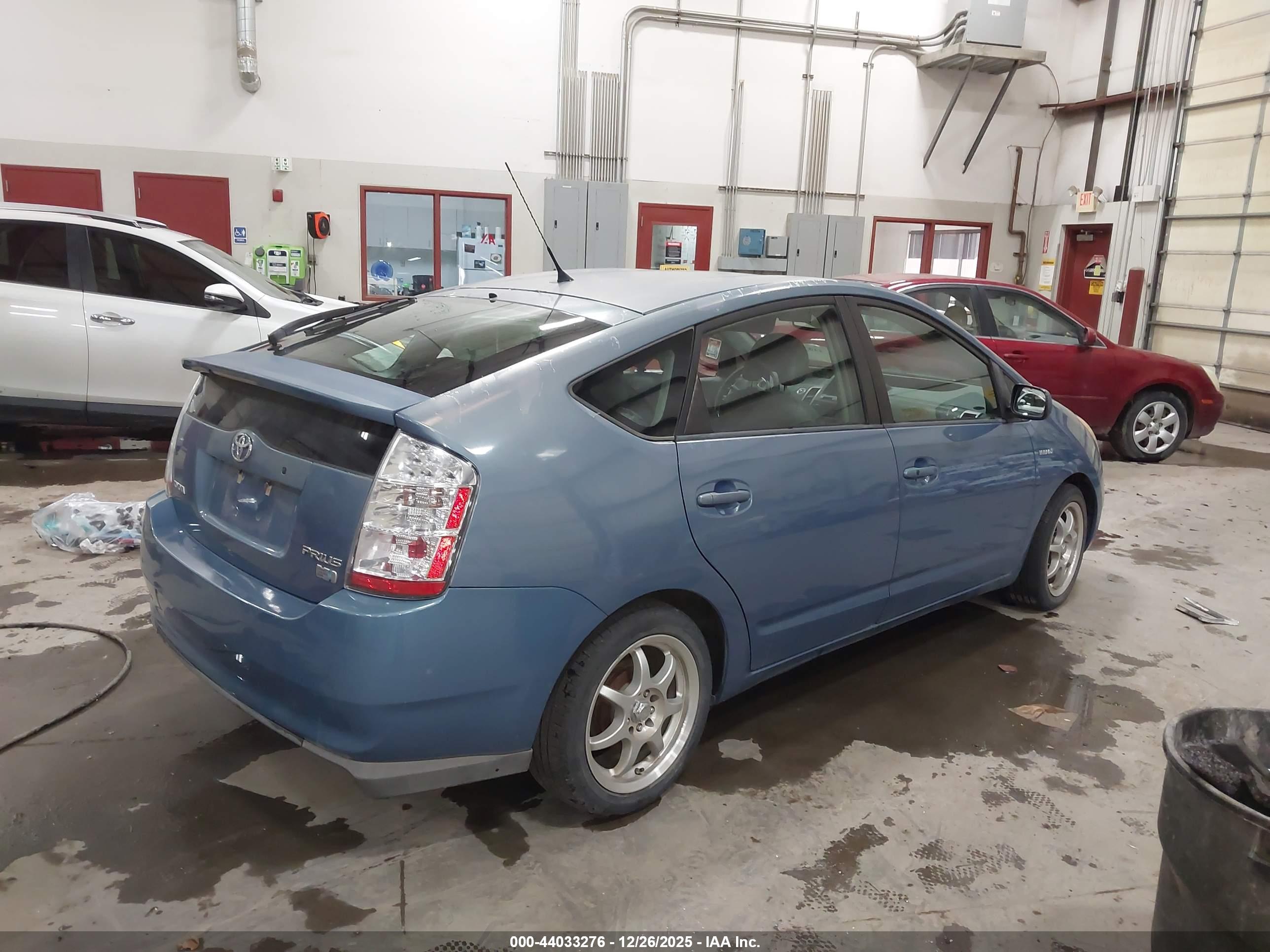 TOYOTA PRIUS image 4