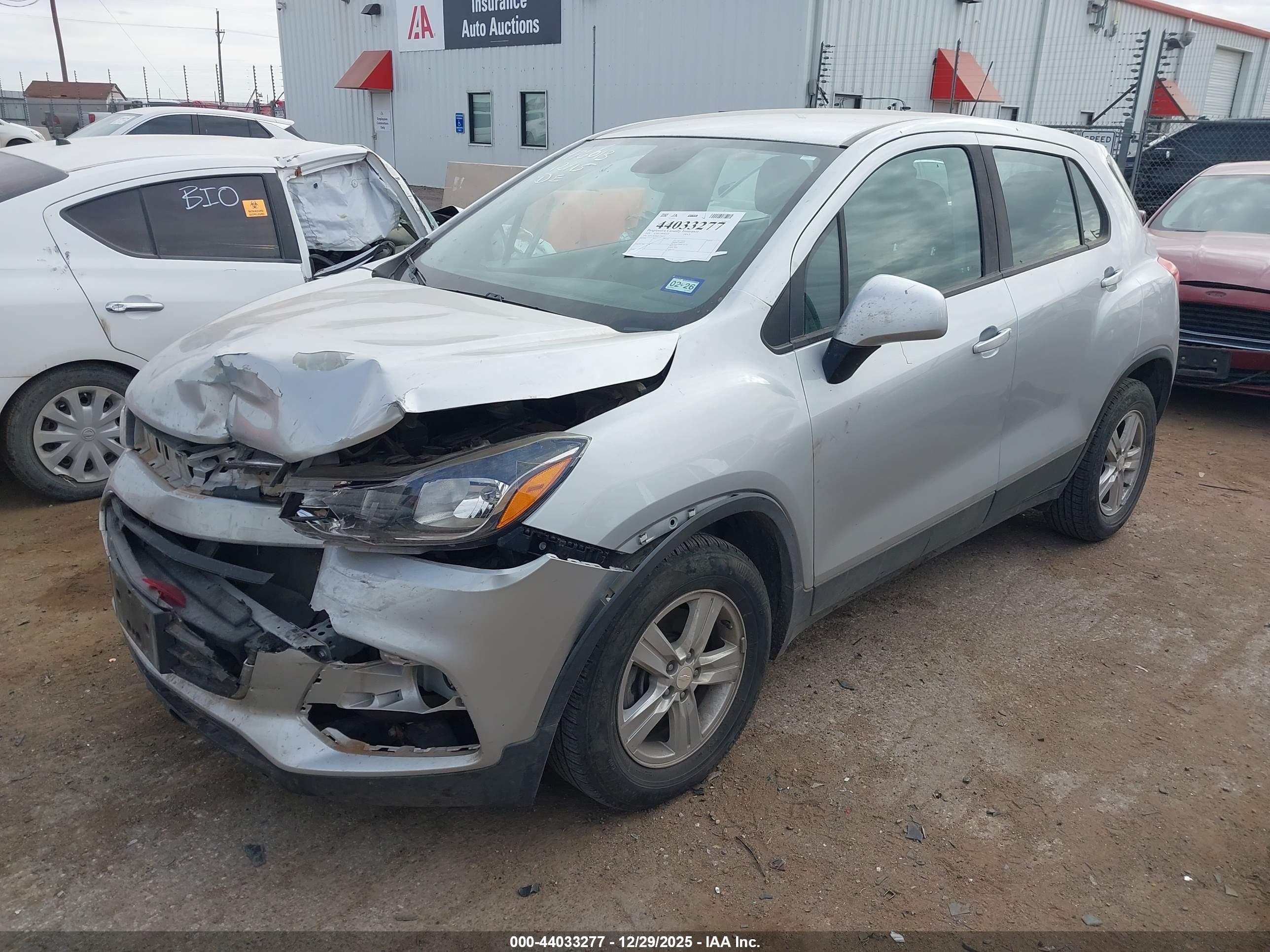 CHEVROLET TRAX image 2