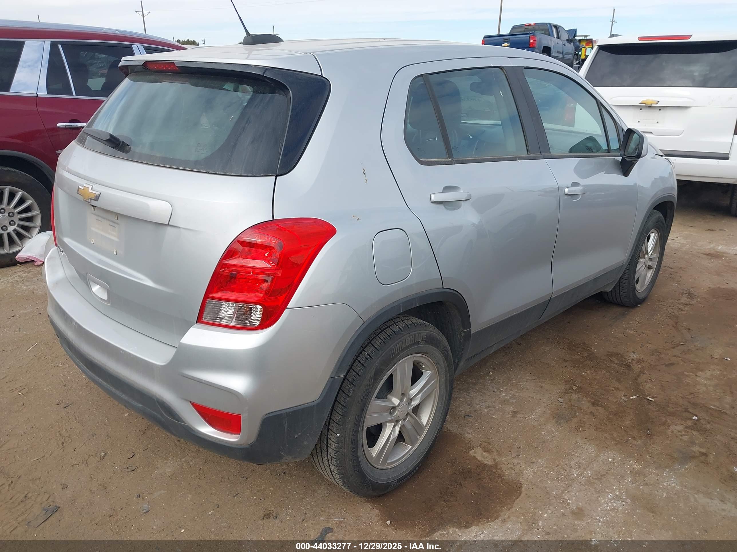 CHEVROLET TRAX image 4