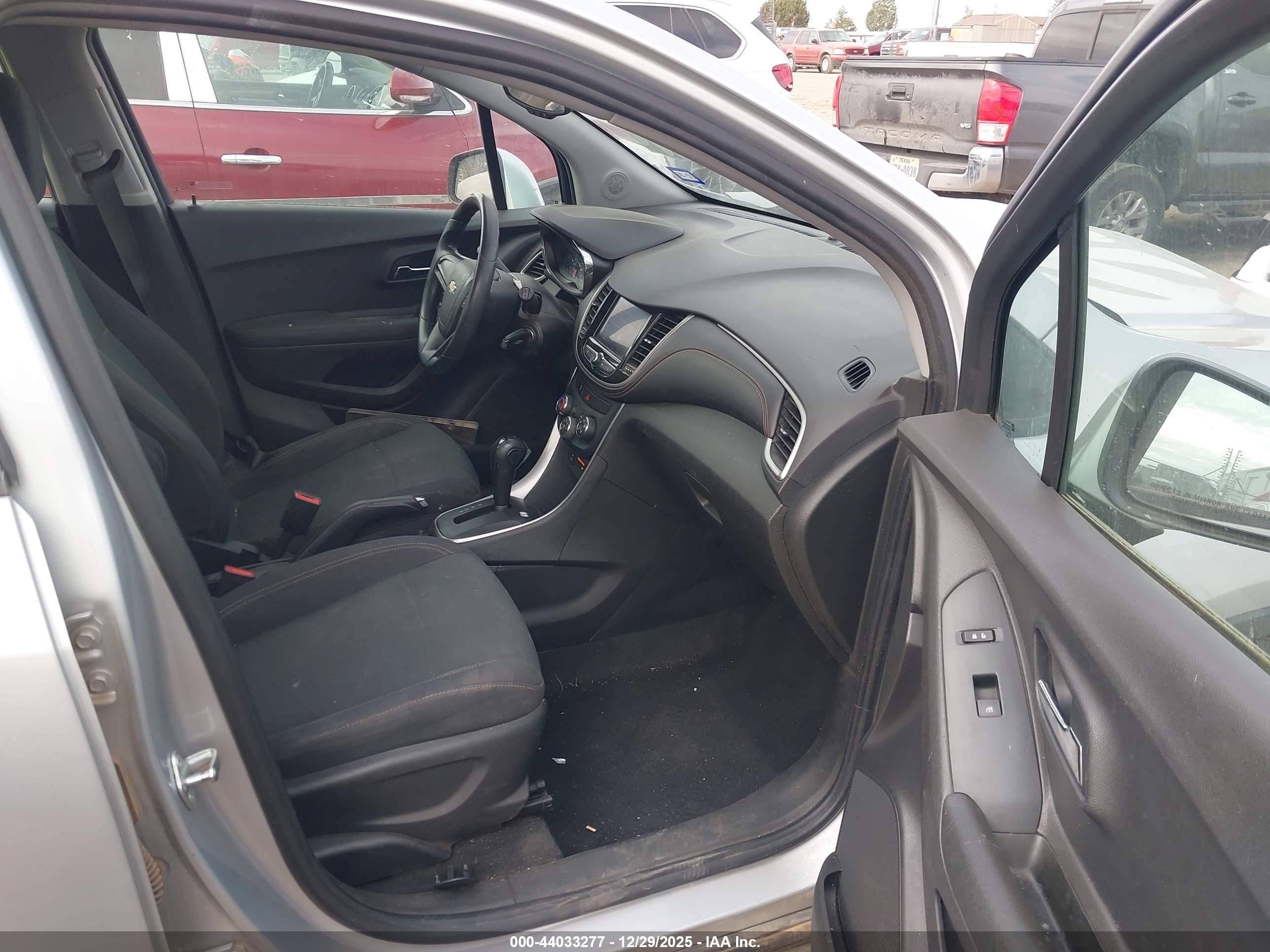 CHEVROLET TRAX image 5