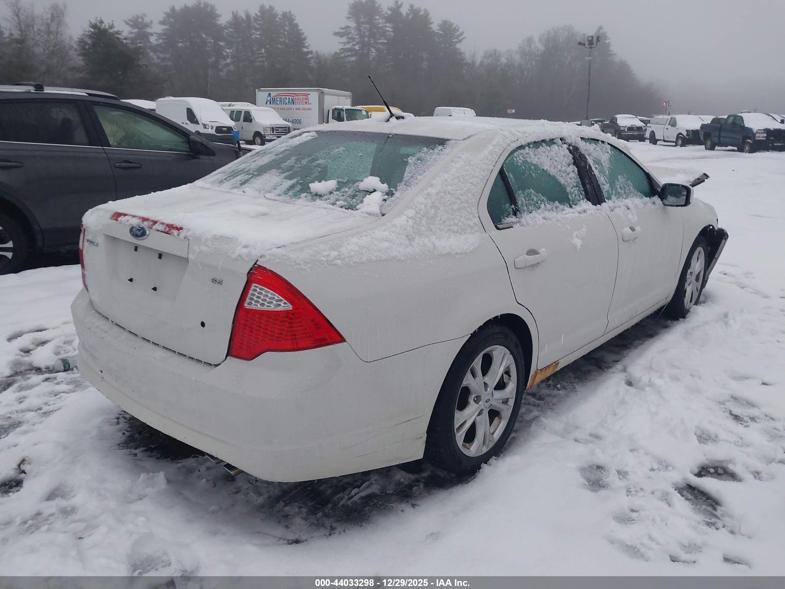 FORD FUSION image 4