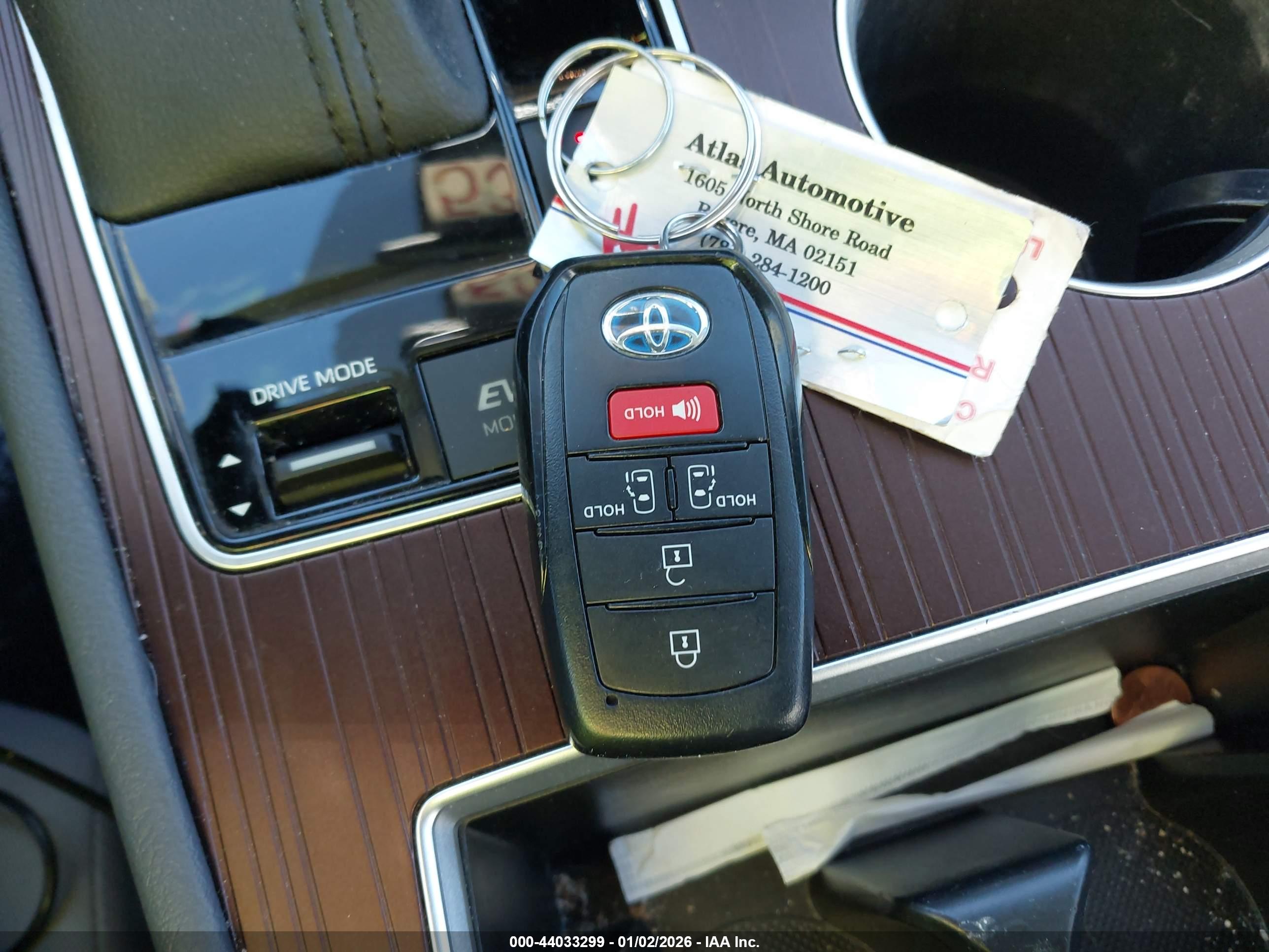 TOYOTA SIENNA image 11
