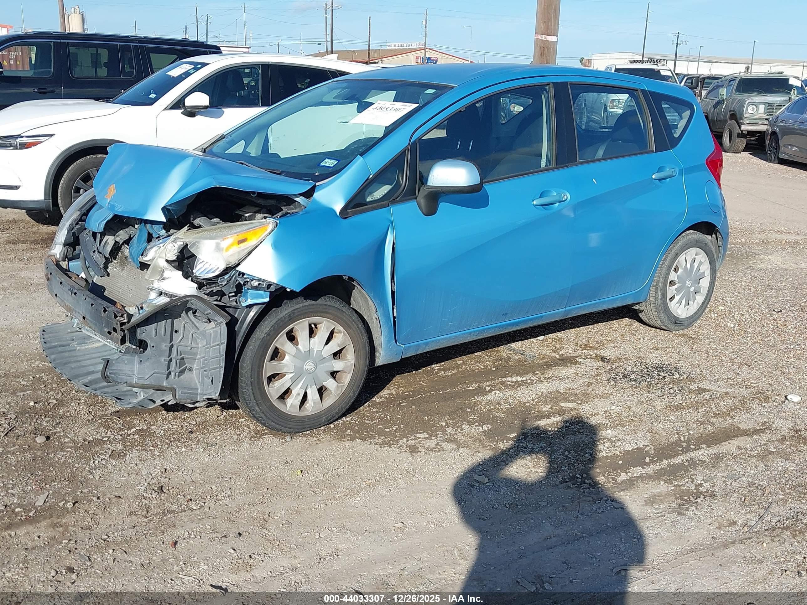 NISSAN VERSA image 2