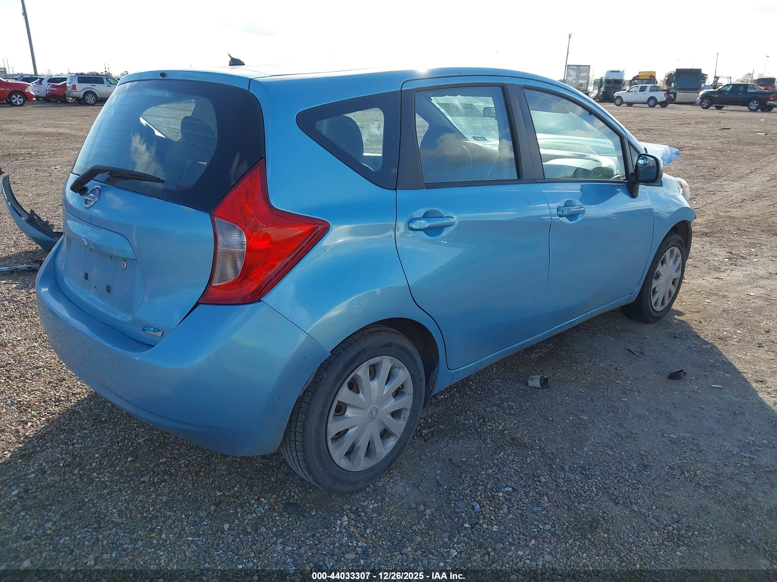 NISSAN VERSA image 4