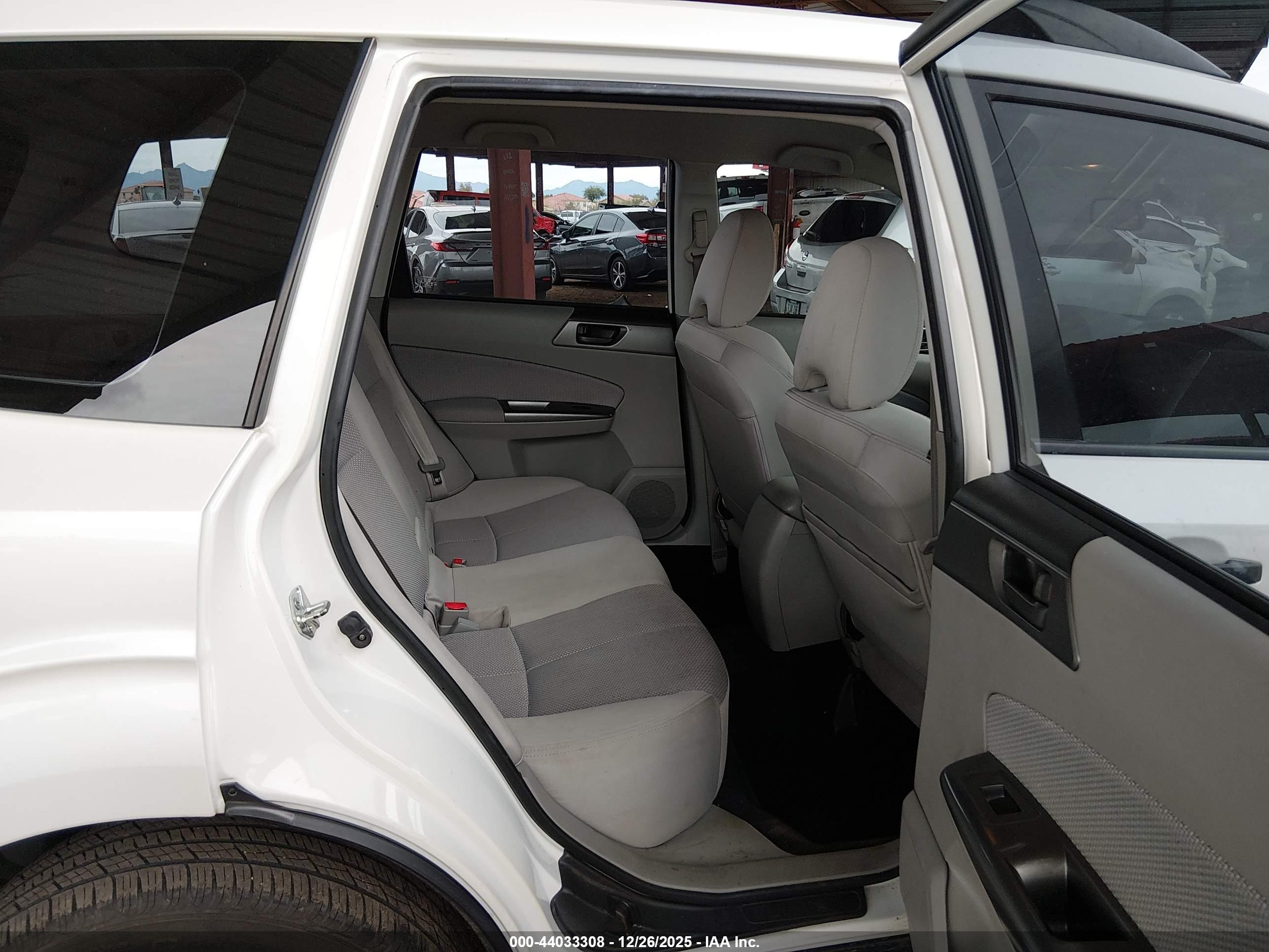 SUBARU FORESTER image 8