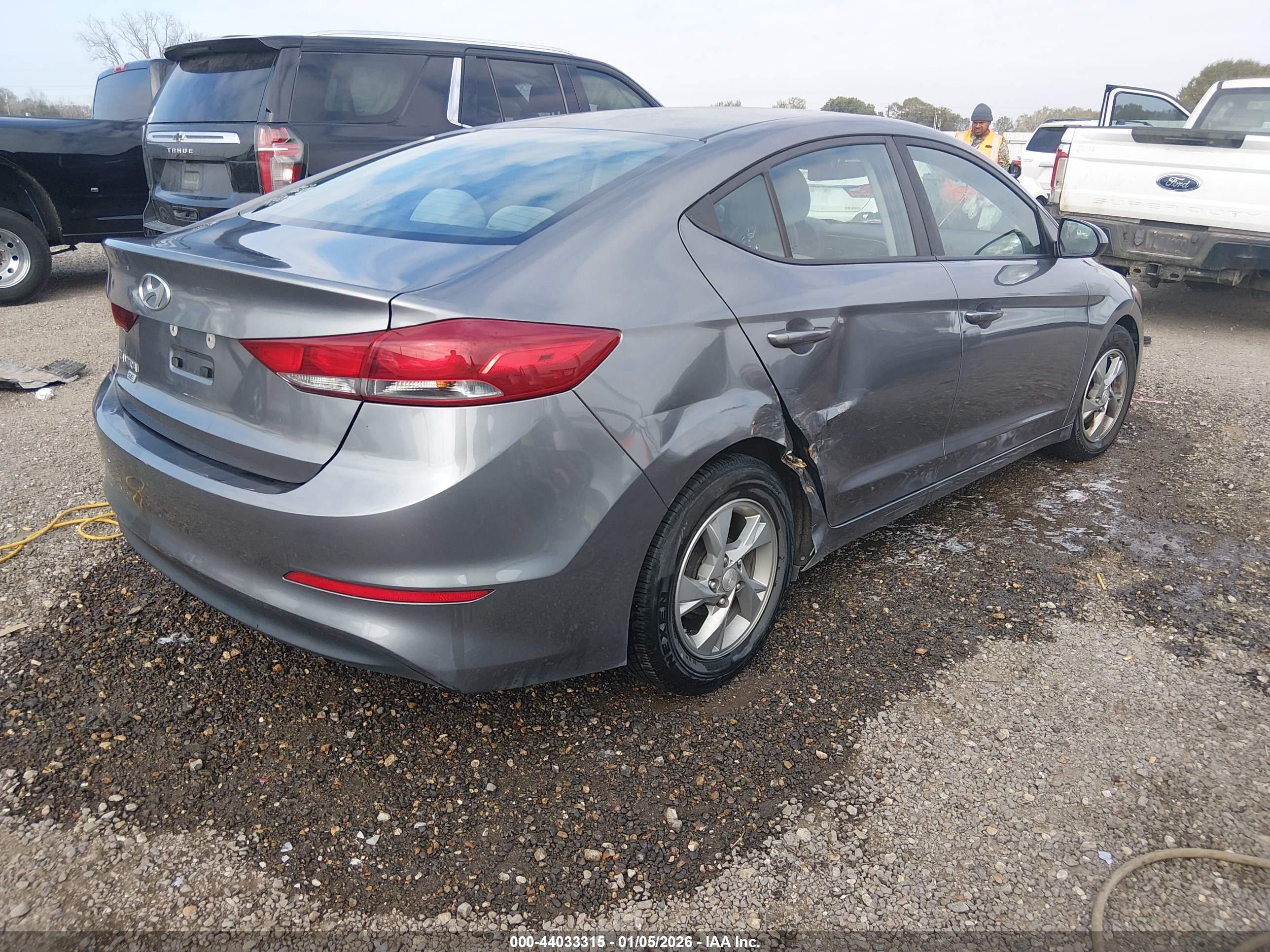 HYUNDAI ELANTRA image 4