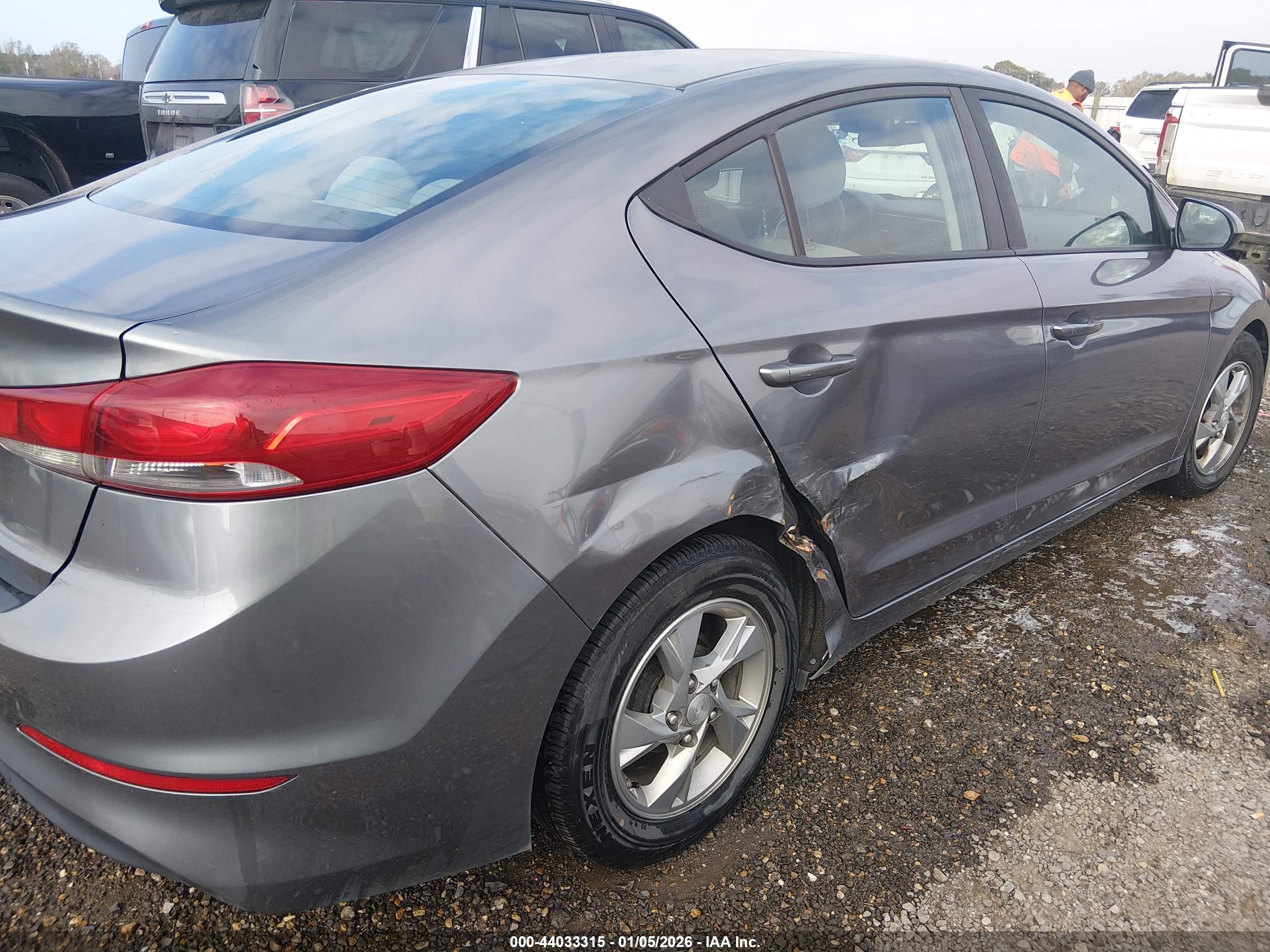 HYUNDAI ELANTRA image 6