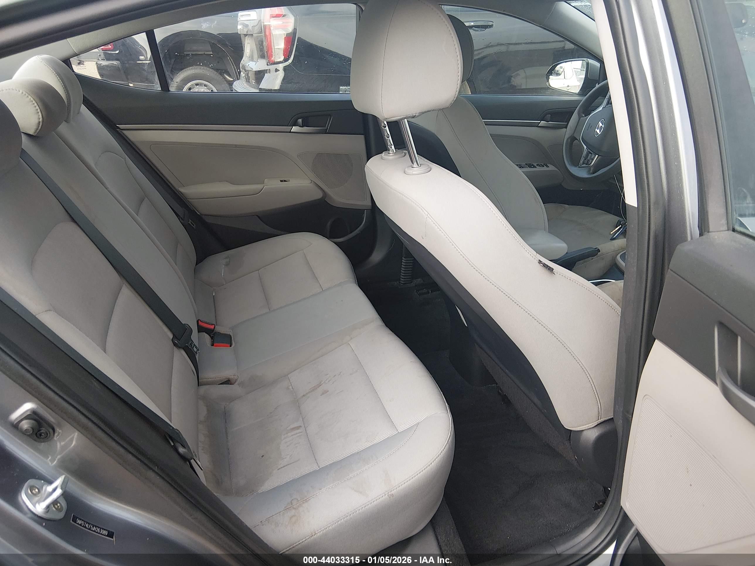 HYUNDAI ELANTRA image 8