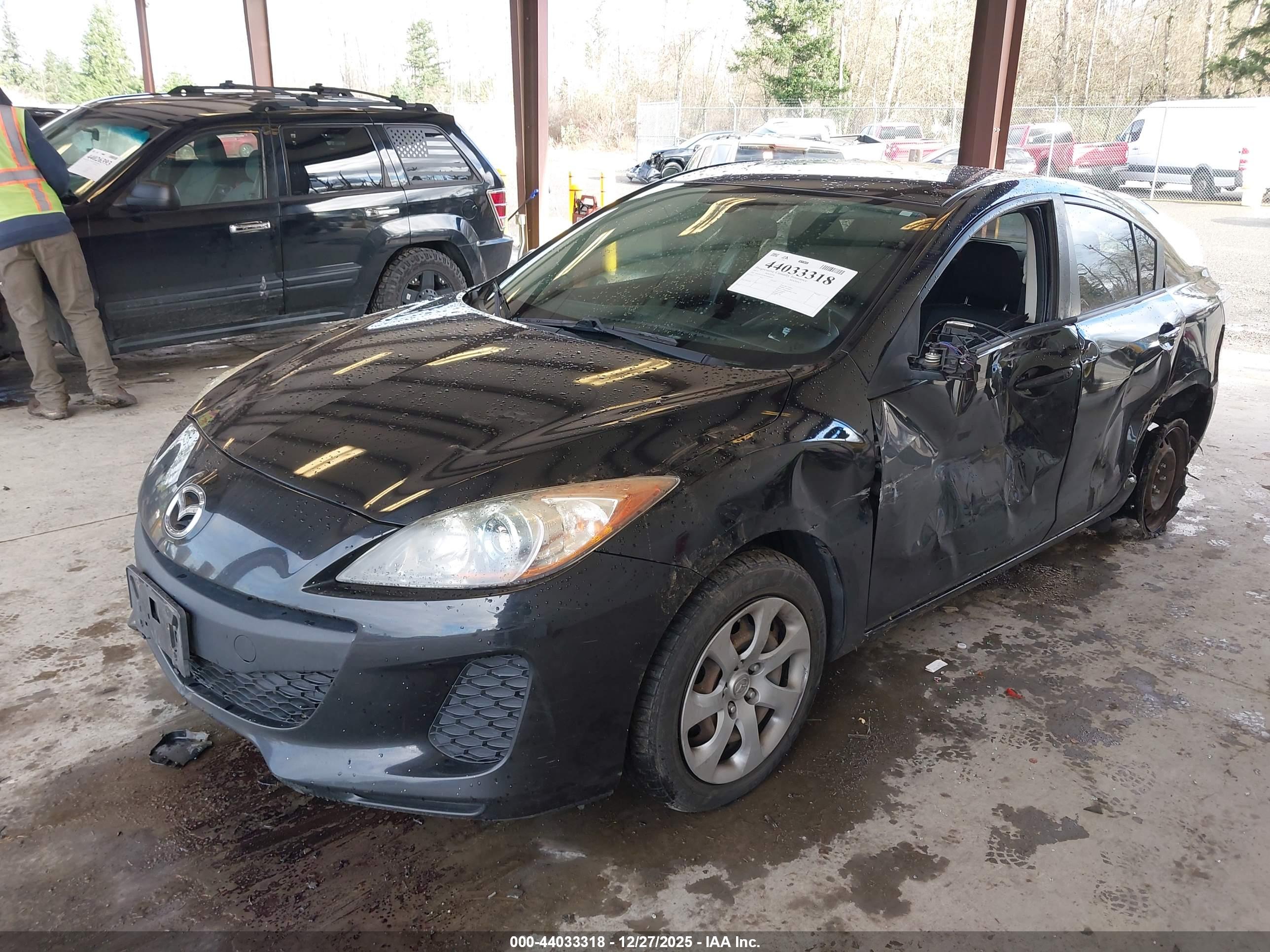 MAZDA MAZDA3 image 2