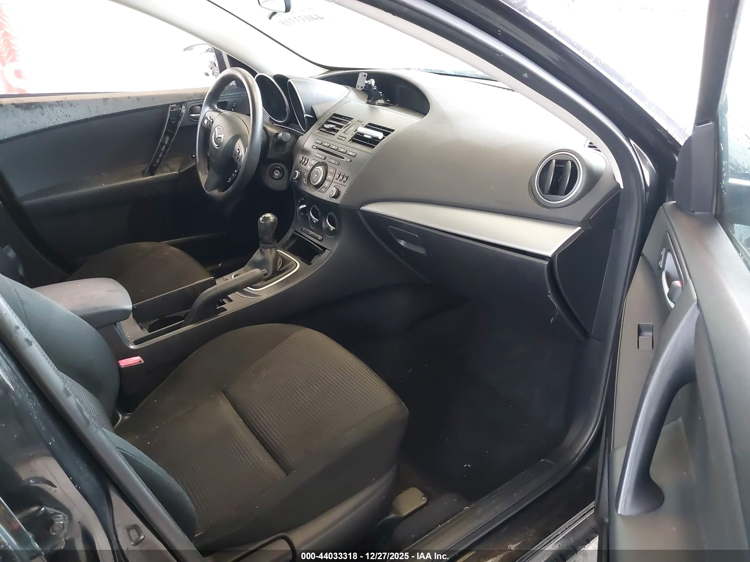 MAZDA MAZDA3 image 5