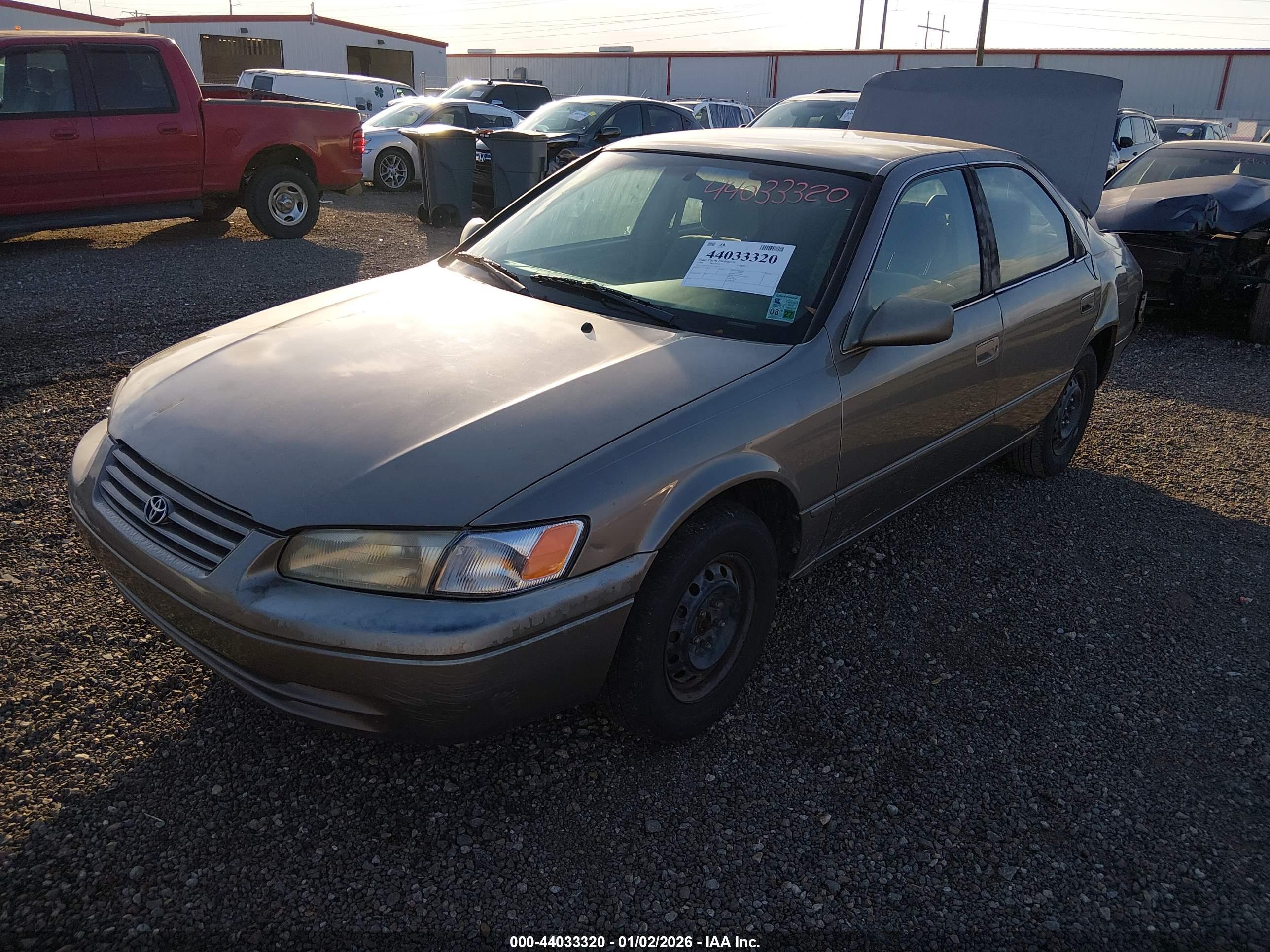 TOYOTA CAMRY image 2