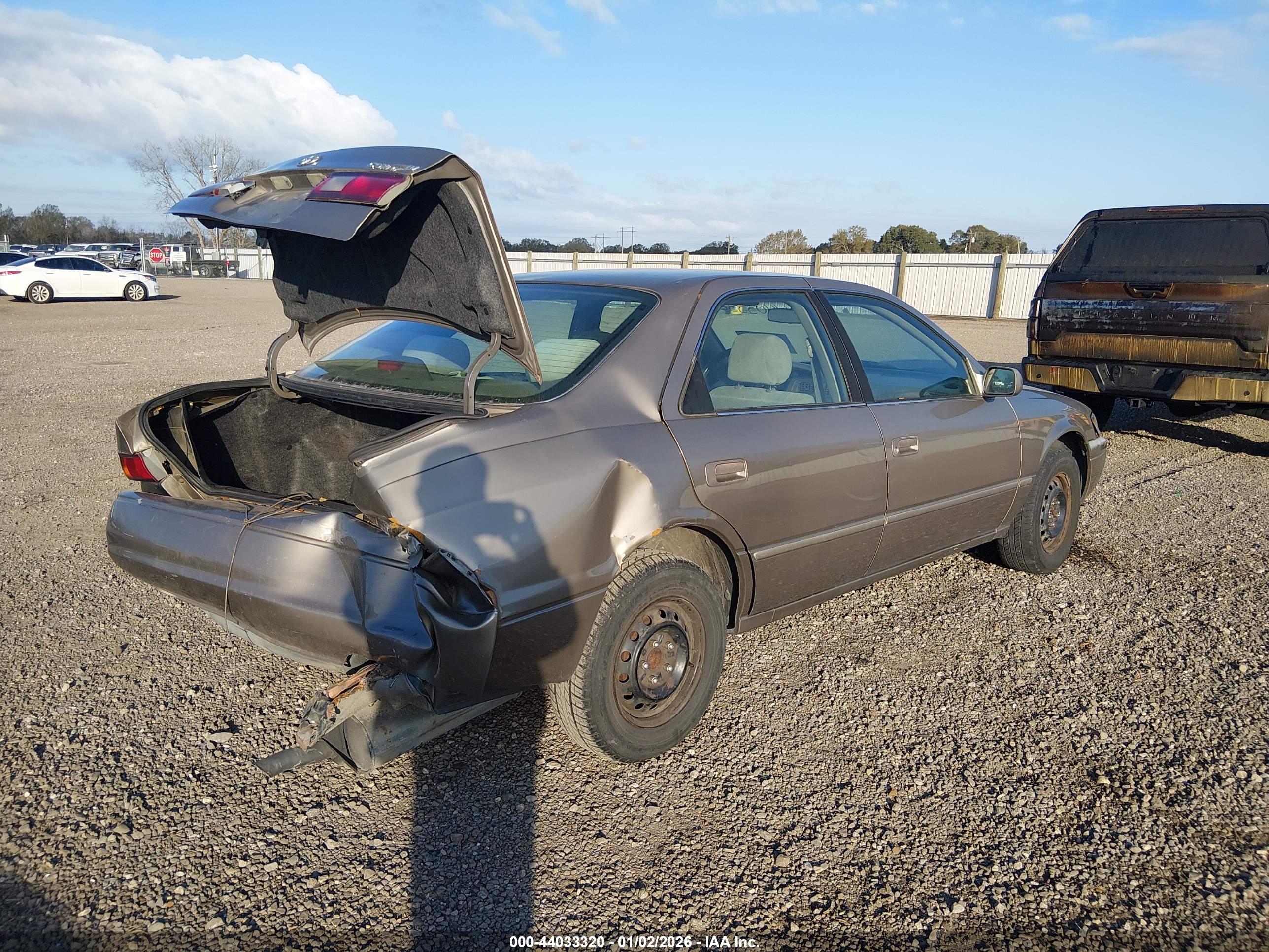 TOYOTA CAMRY image 4