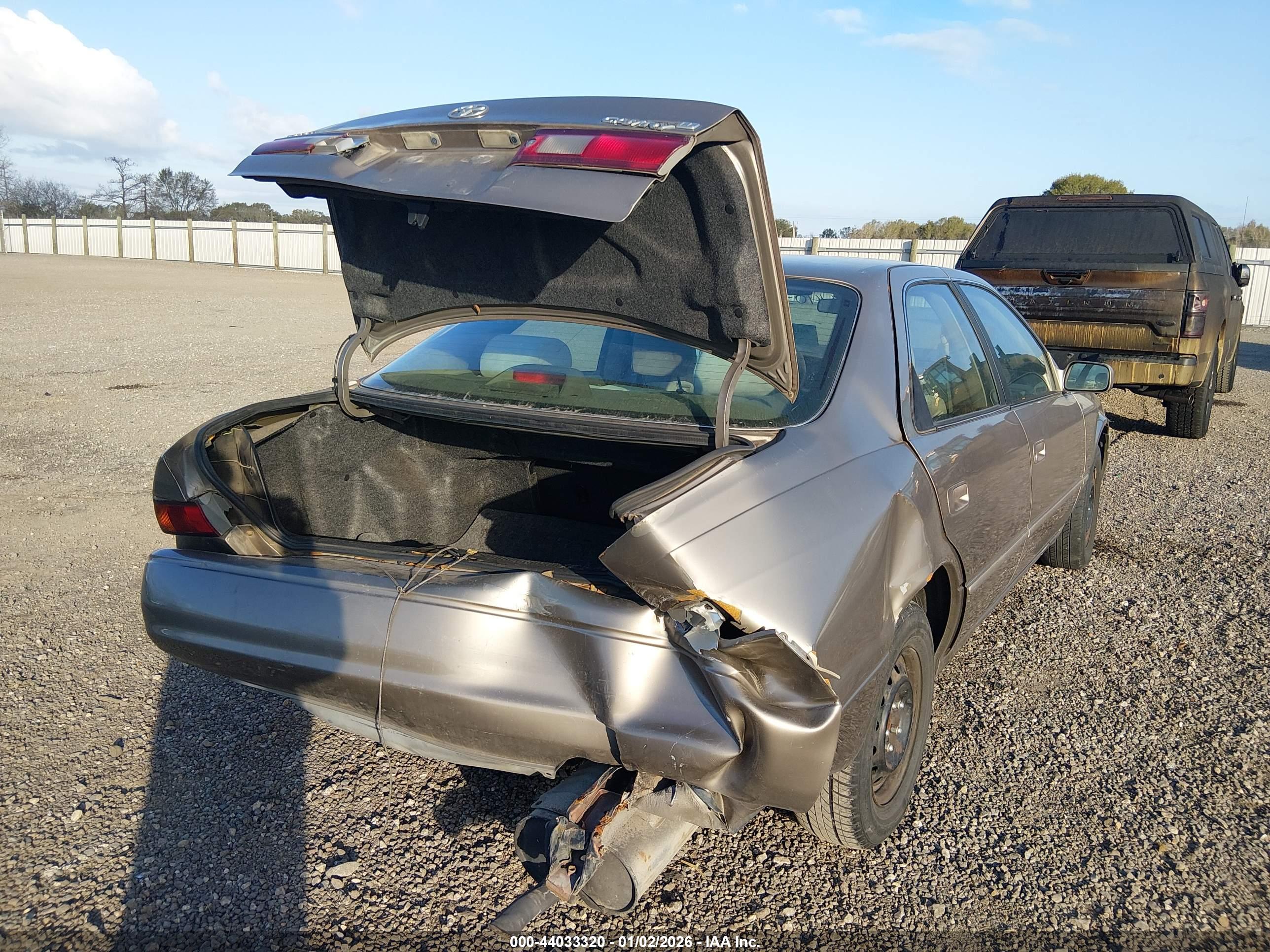 TOYOTA CAMRY image 6