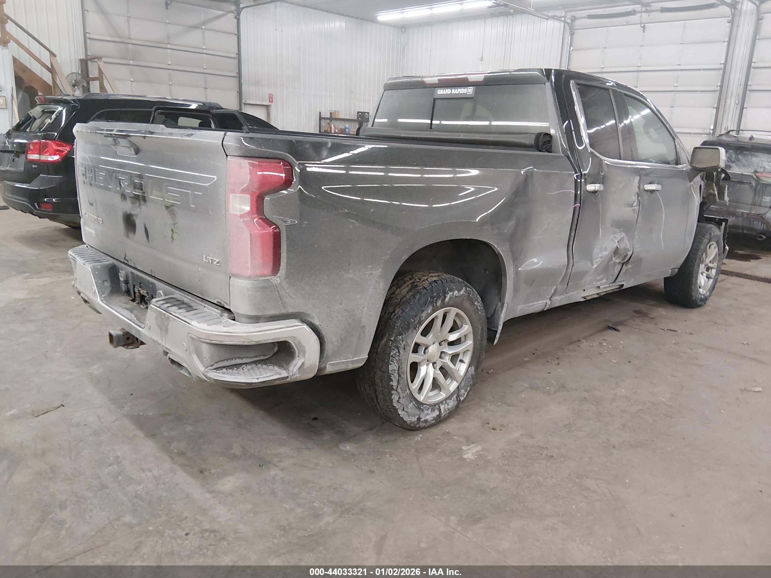 CHEVROLET SILVERADO image 4