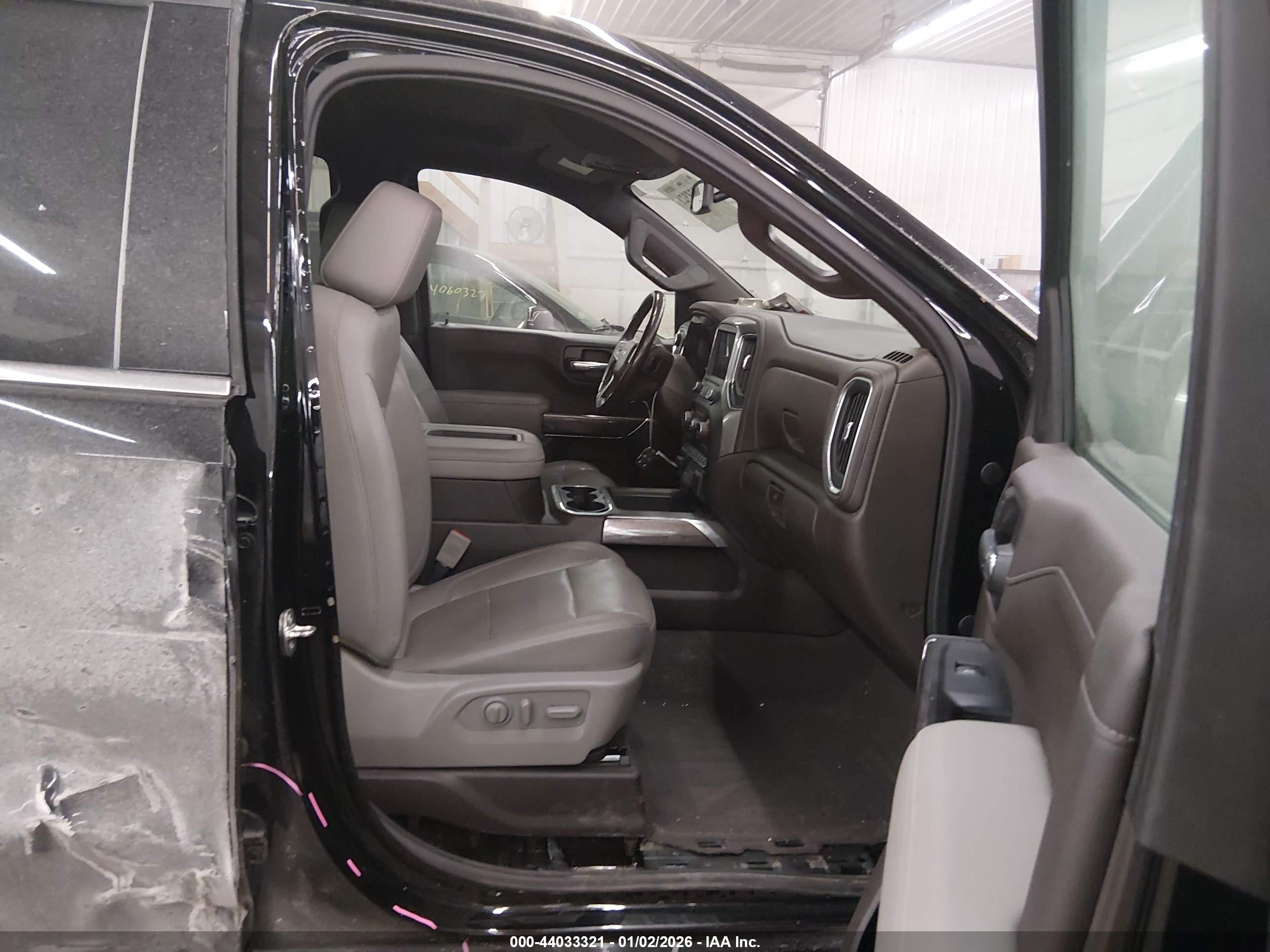 CHEVROLET SILVERADO image 5