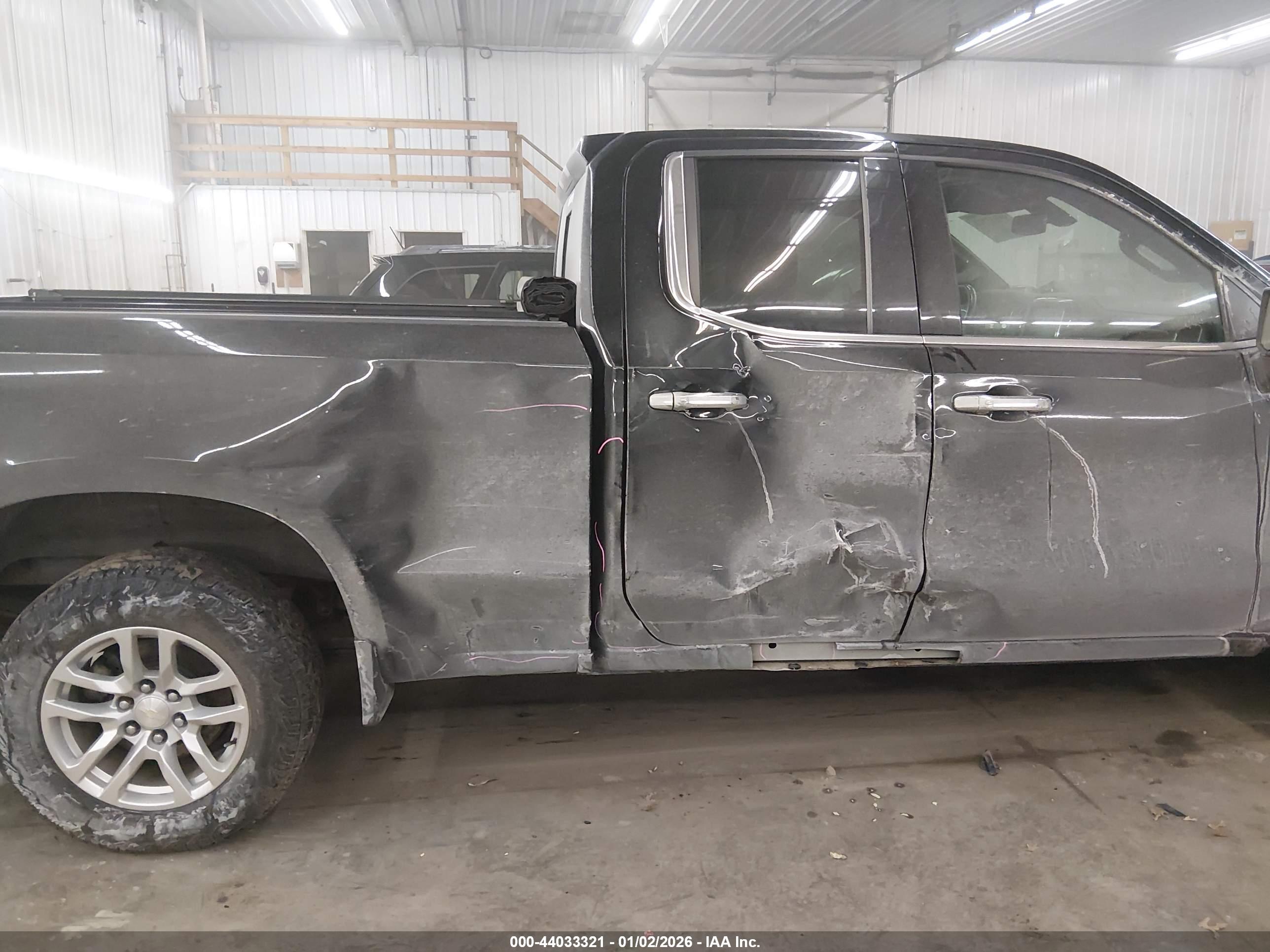 CHEVROLET SILVERADO image 6