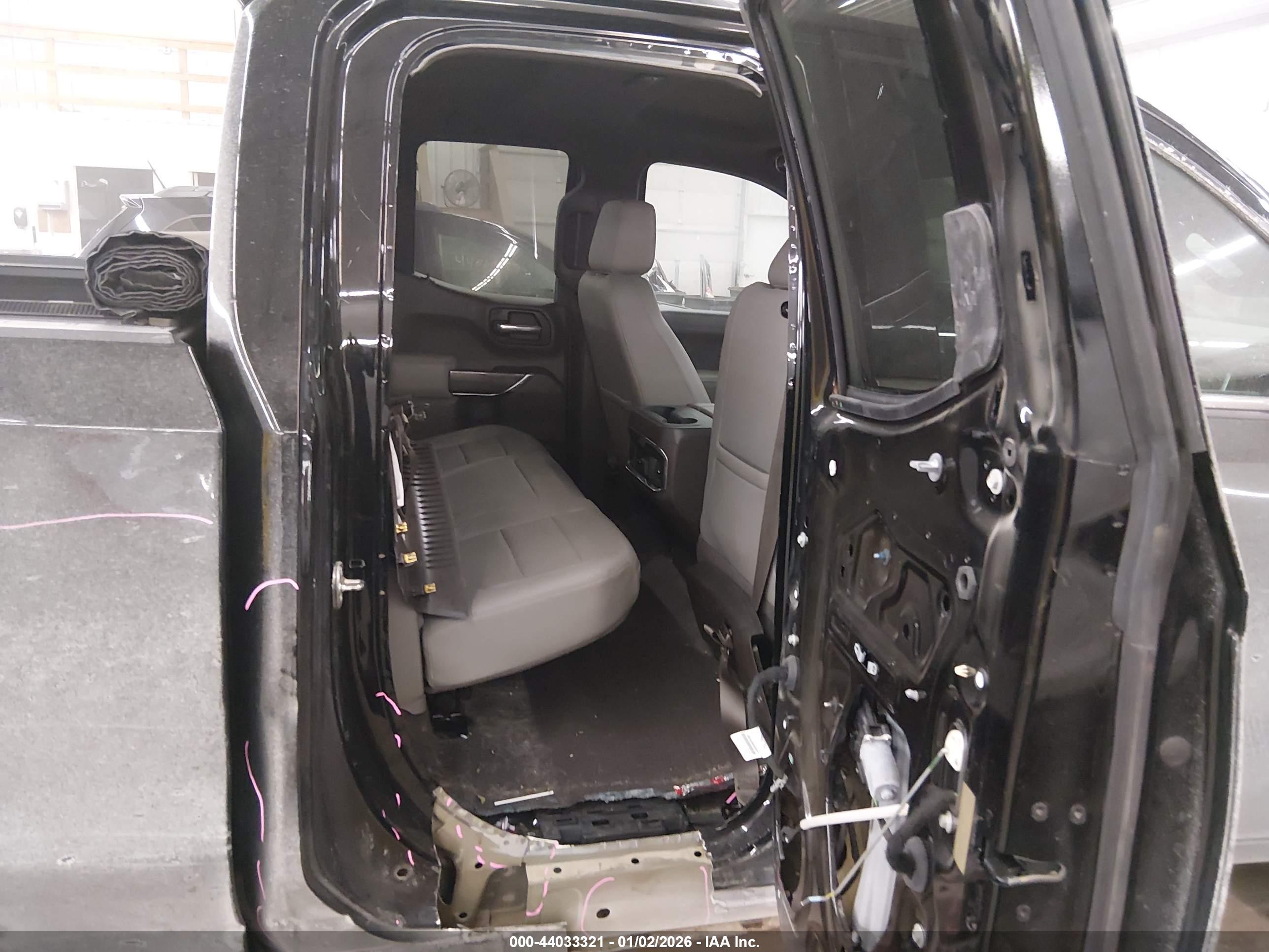 CHEVROLET SILVERADO image 8