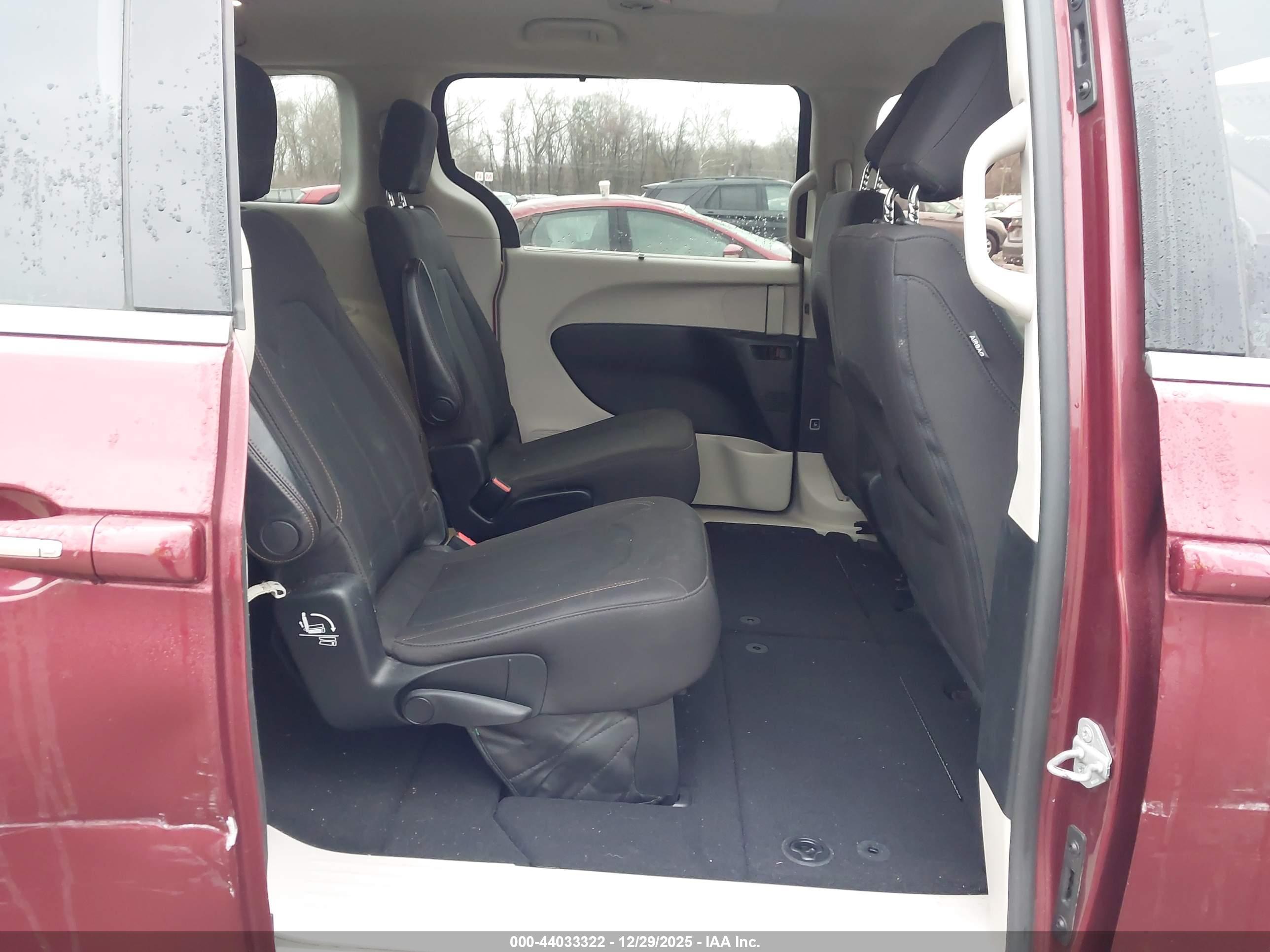 CHRYSLER PACIFICA image 8