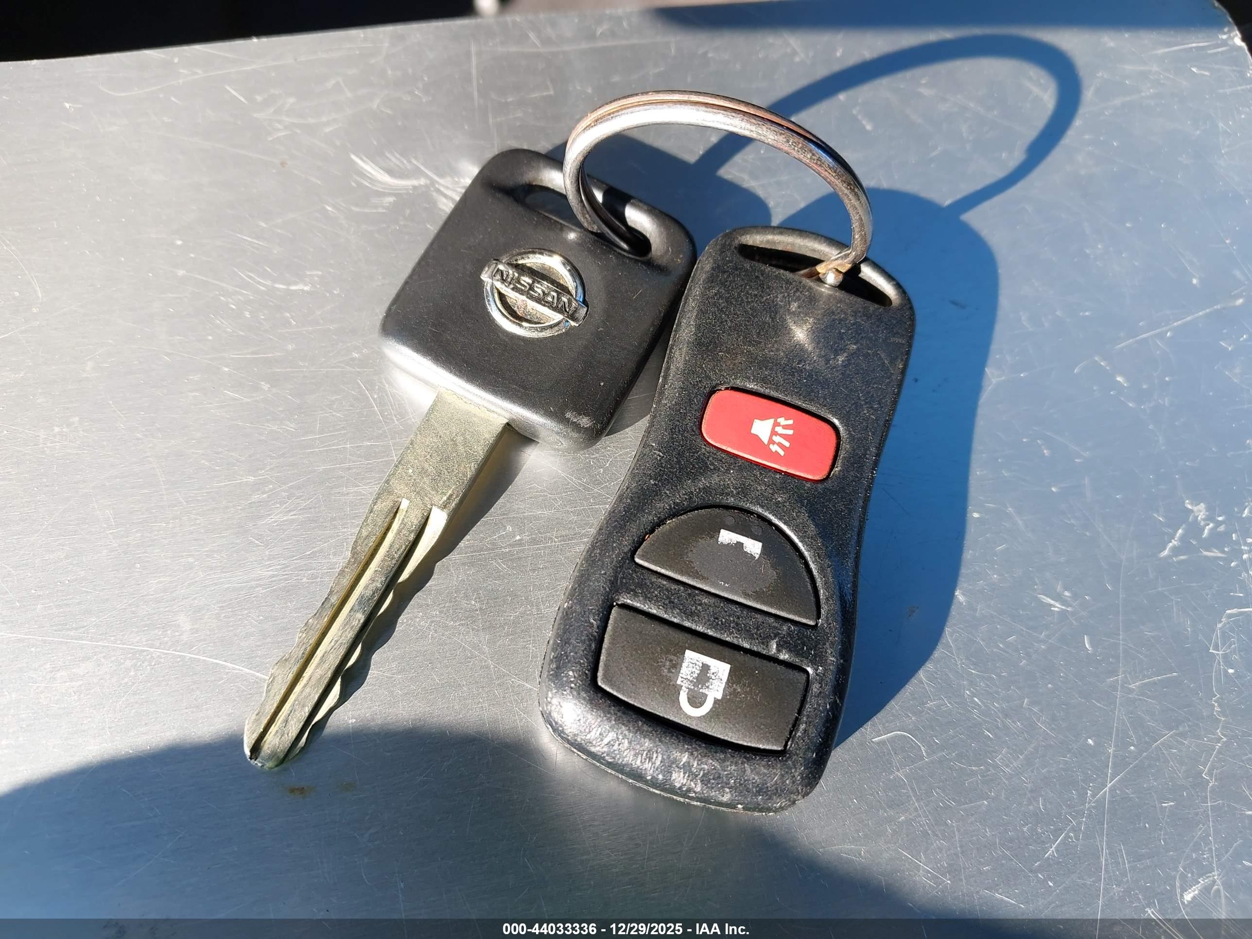 NISSAN VERSA image 11