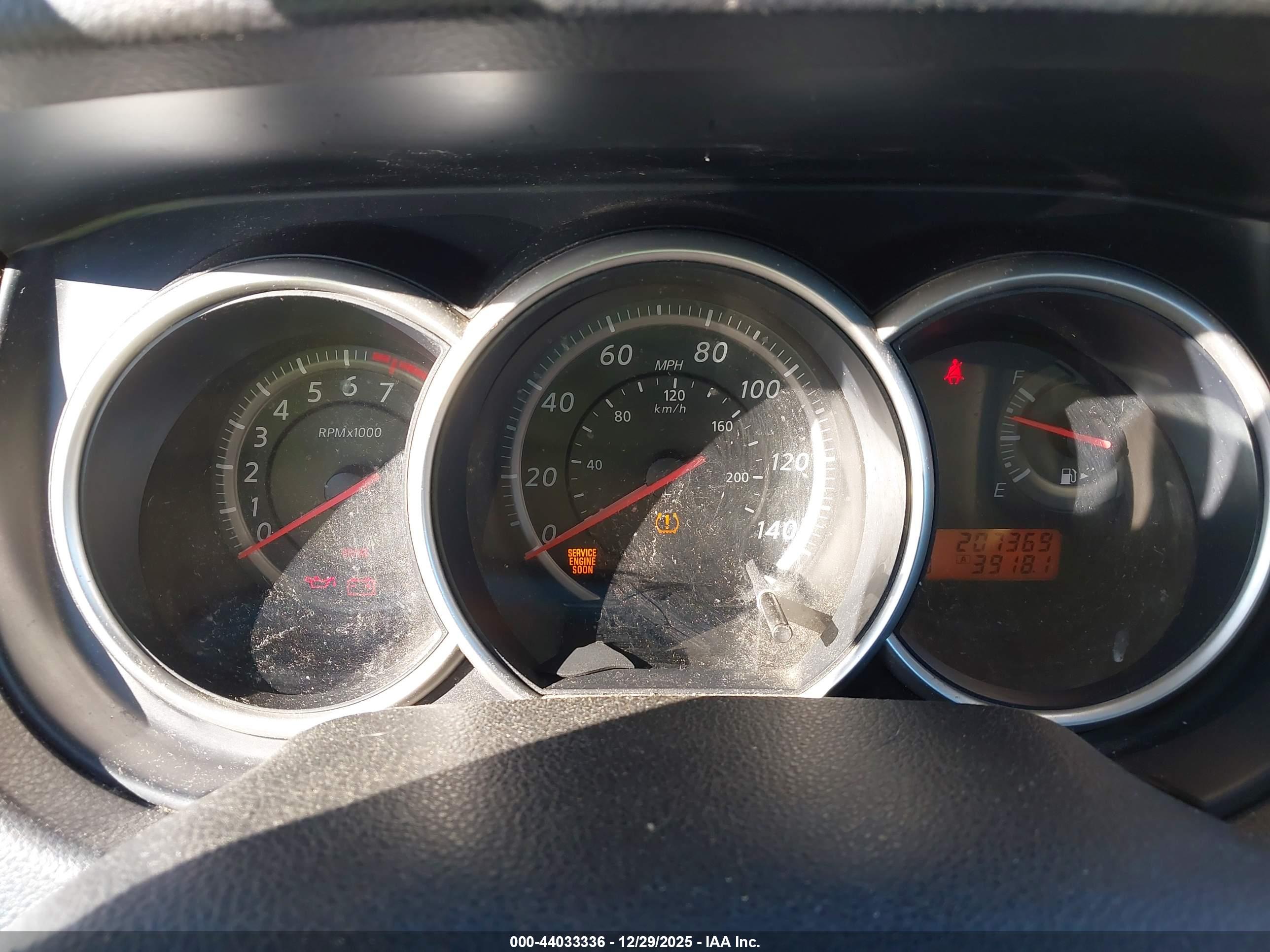 NISSAN VERSA image 7