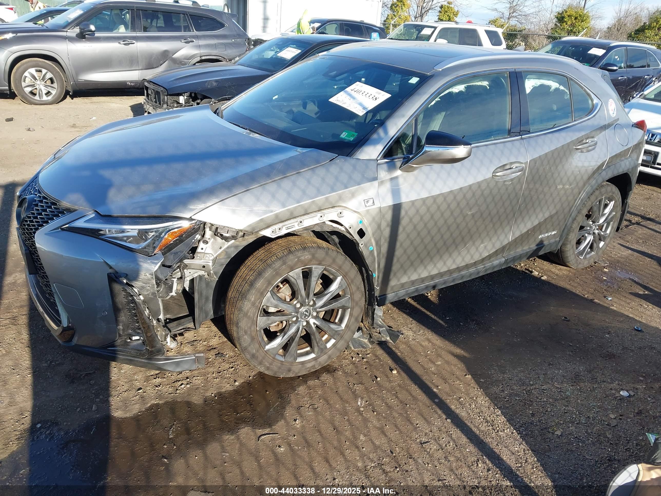 LEXUS UX image 2