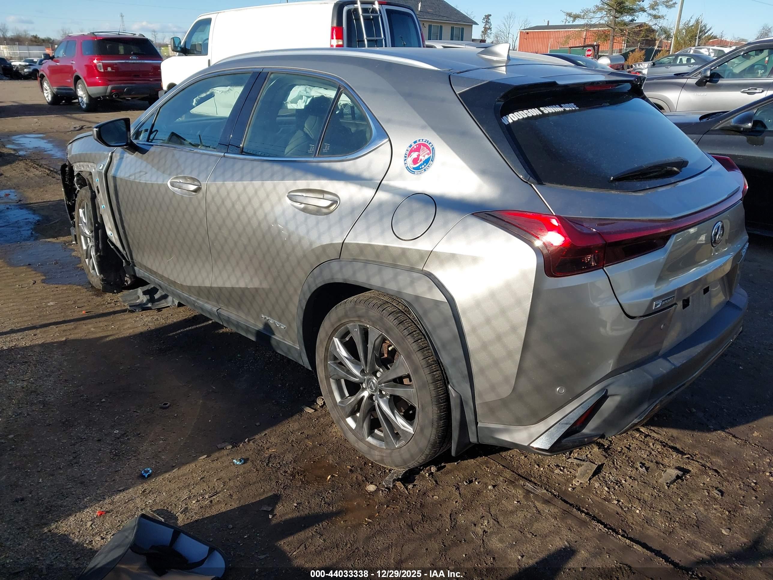LEXUS UX image 3