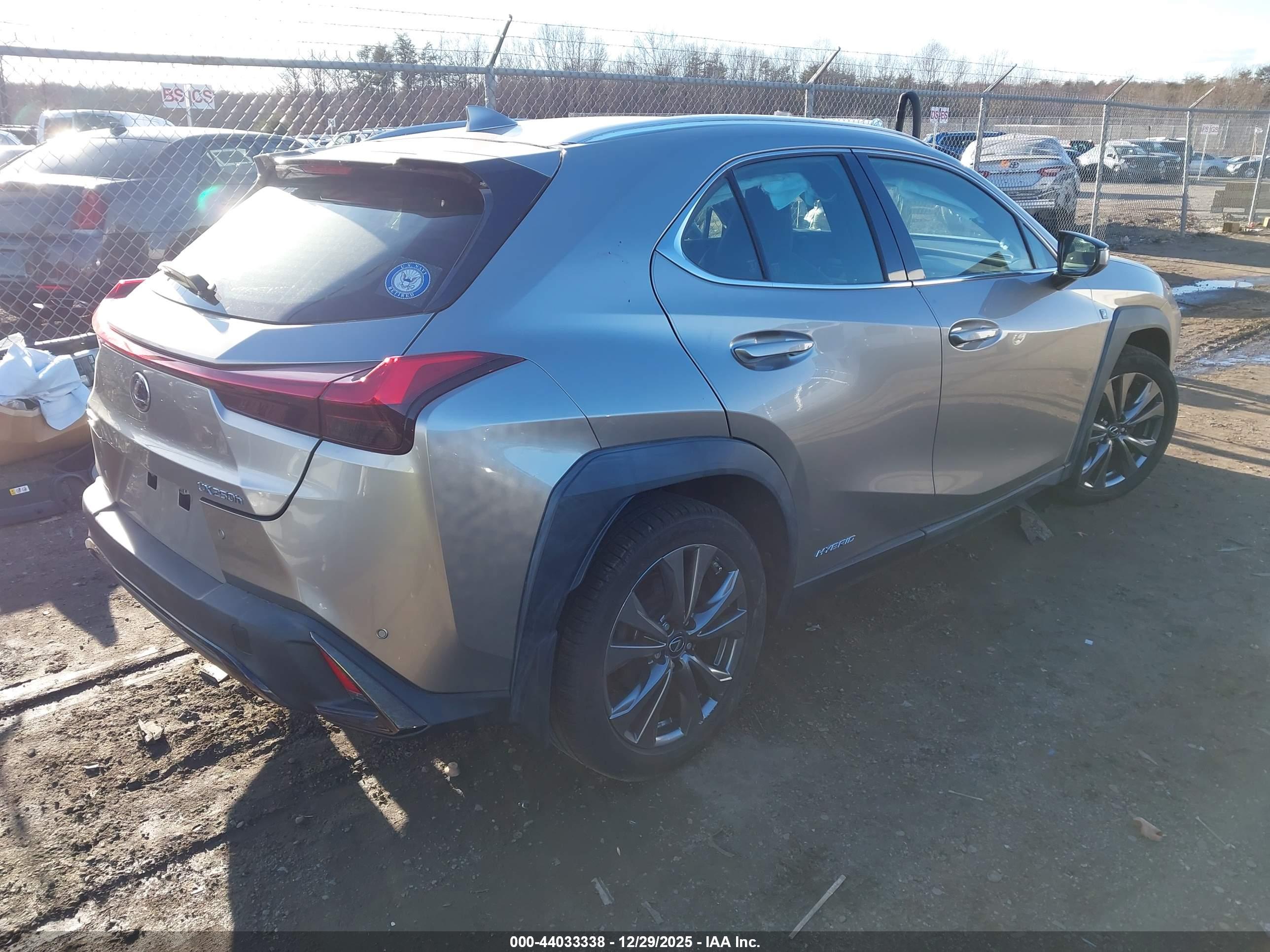LEXUS UX image 4