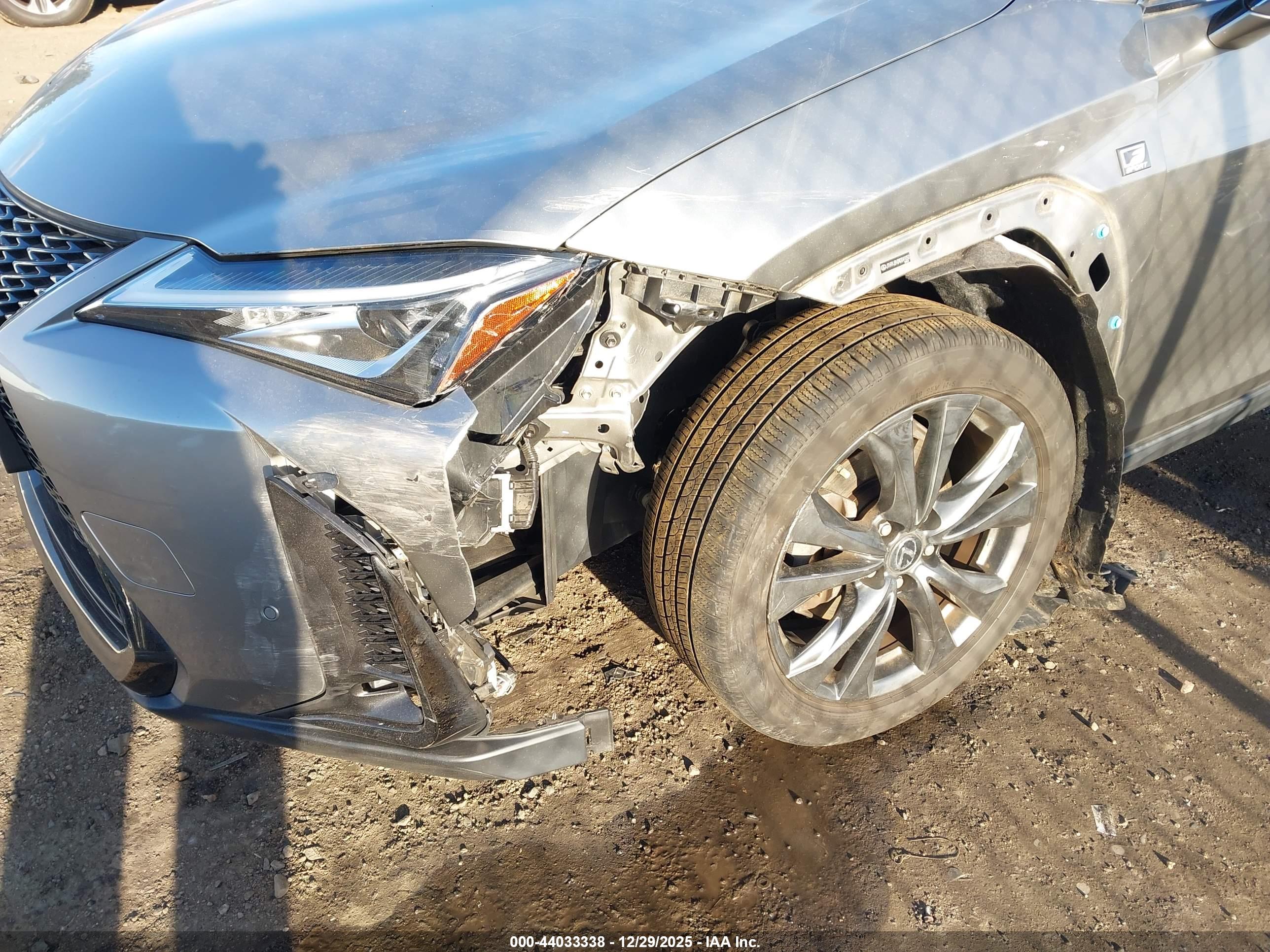 LEXUS UX image 6